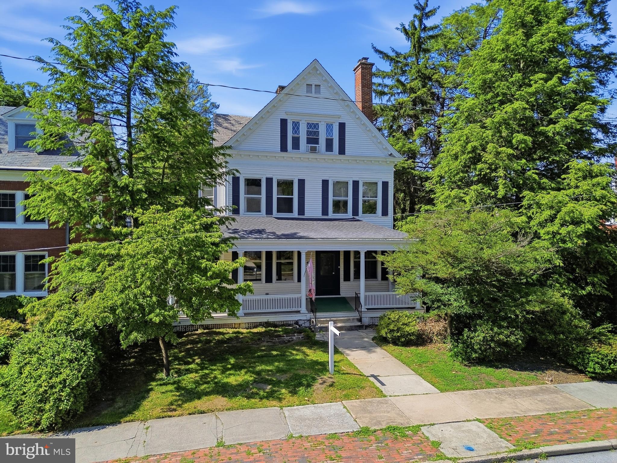 121 W SPRINGETTSBURY AVENUE