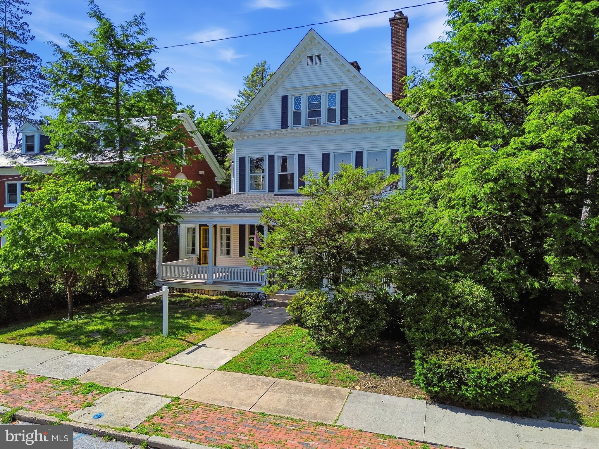 121 W SPRINGETTSBURY AVENUE