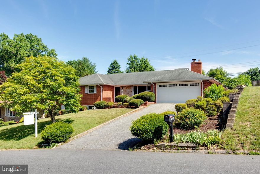 Welcome to 4008 Pinedale Dr, the perfect house to call home! This charming brick rancher boasts over 3,000 square feet of living space, offering ample room for family and guests. As you enter, you are greeted by an abundance of natural light filling the spacious rooms. Cozy up in the family room by the wood-burning fireplace while enjoying views of the backyard. The separate kitchen, equipped with newer appliances, is ideal for meal preparation and includes modern updates for your convenience.The updated bathroom features contemporary fixtures and a fresh look. The huge basement, complete with a full bathroom, provides an excellent area for entertainment. An additional closed space can serve as a guest bedroom. A small wet bar awaits your personal touch to make it the perfect spot for socializing.
This delightful home combines comfort, style, and functionality, making it an ideal place for you and your family. Don’t miss the opportunity to make 4008 Pinedale Dr your new home!
UPGRADES: FRESH PAINT(2024), NEW GARAGE DOOR(2024), NEWLY RENOVATED BATHROOM(2024), NEW FLOOR/MAIN FLOOR(2024),HVAC(2019), ROOF(2005), UPDATED KITCHEN APPLIANCES.