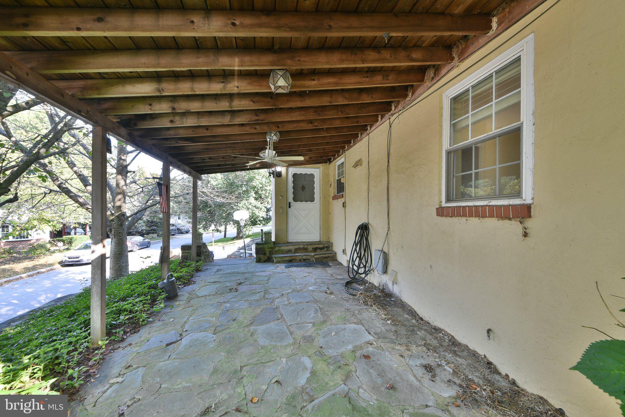 615 N HILLS AVENUE