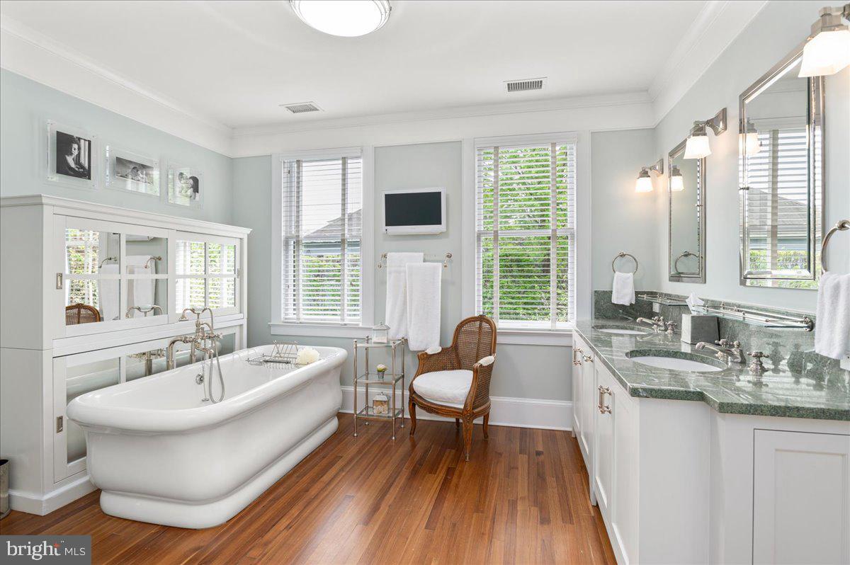 CLEVELAND PARK - Residential