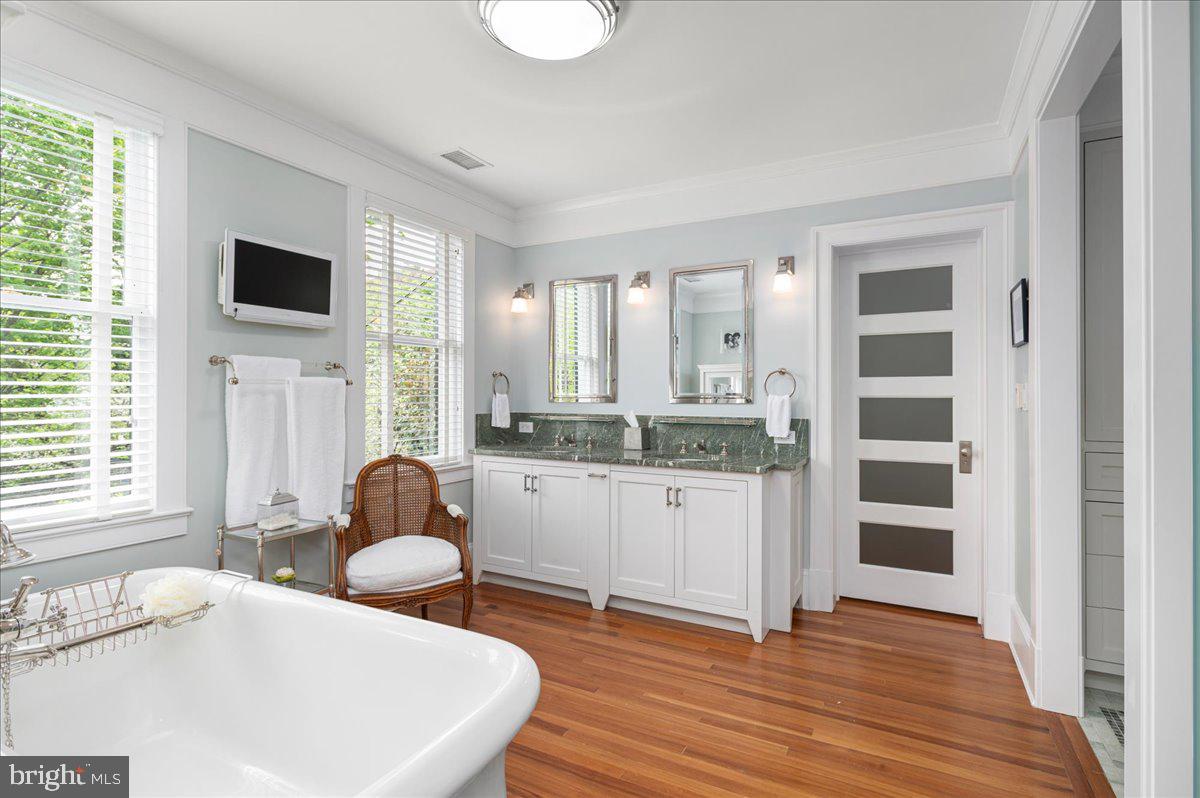 CLEVELAND PARK - Residential