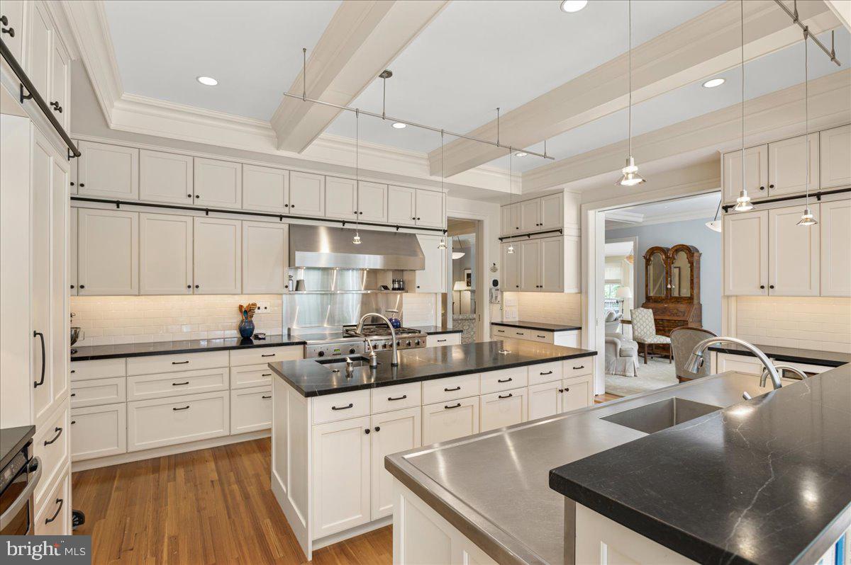CLEVELAND PARK - Residential