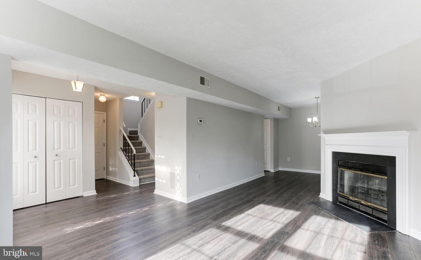 SINGLETONS GROVE - Residential Lease