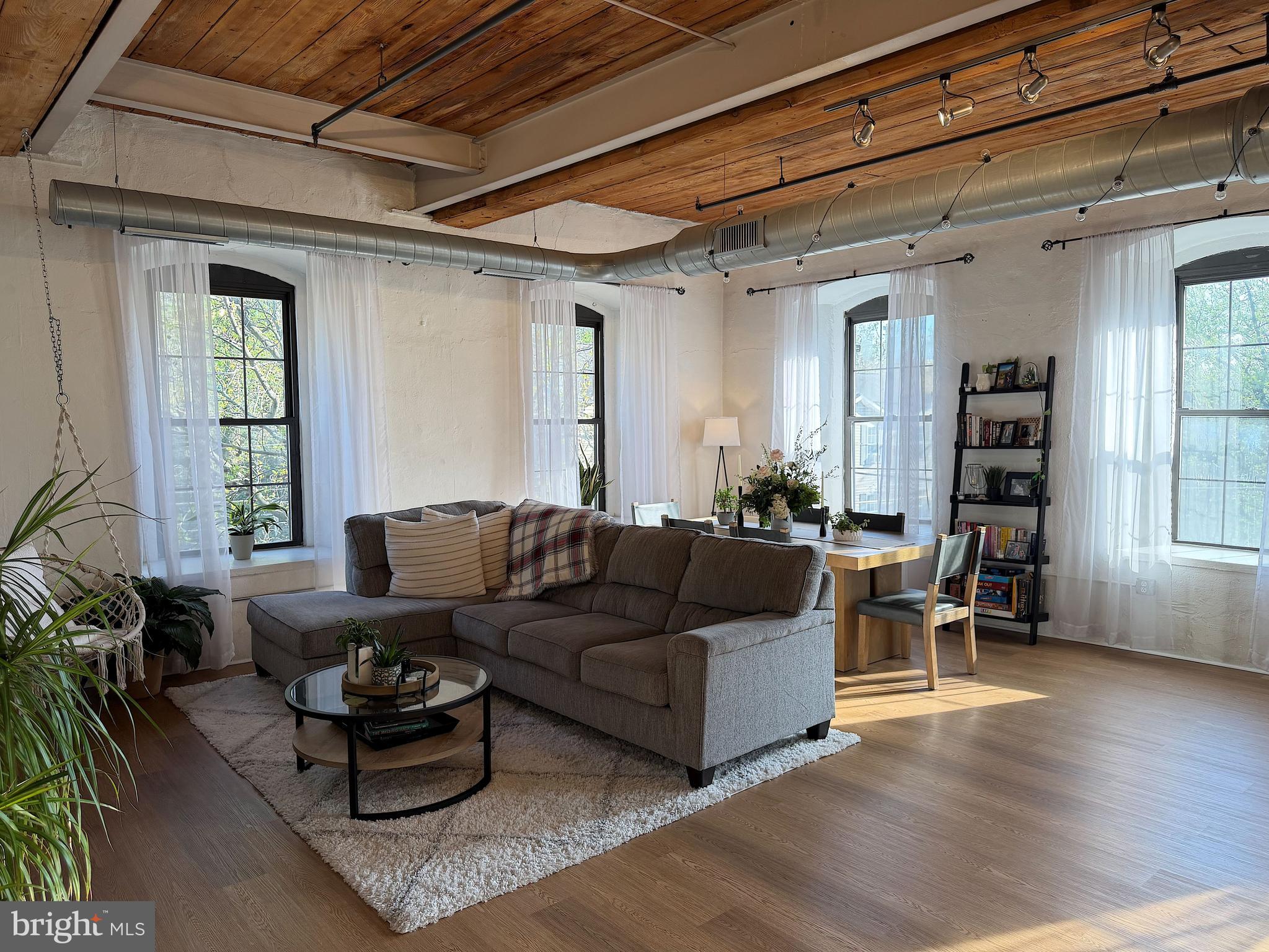 ROXBOROUGH - Residential