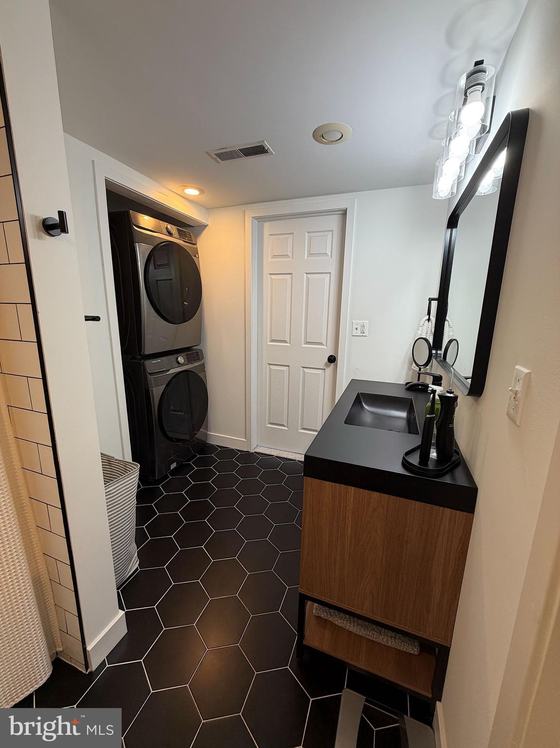 ROXBOROUGH - Residential