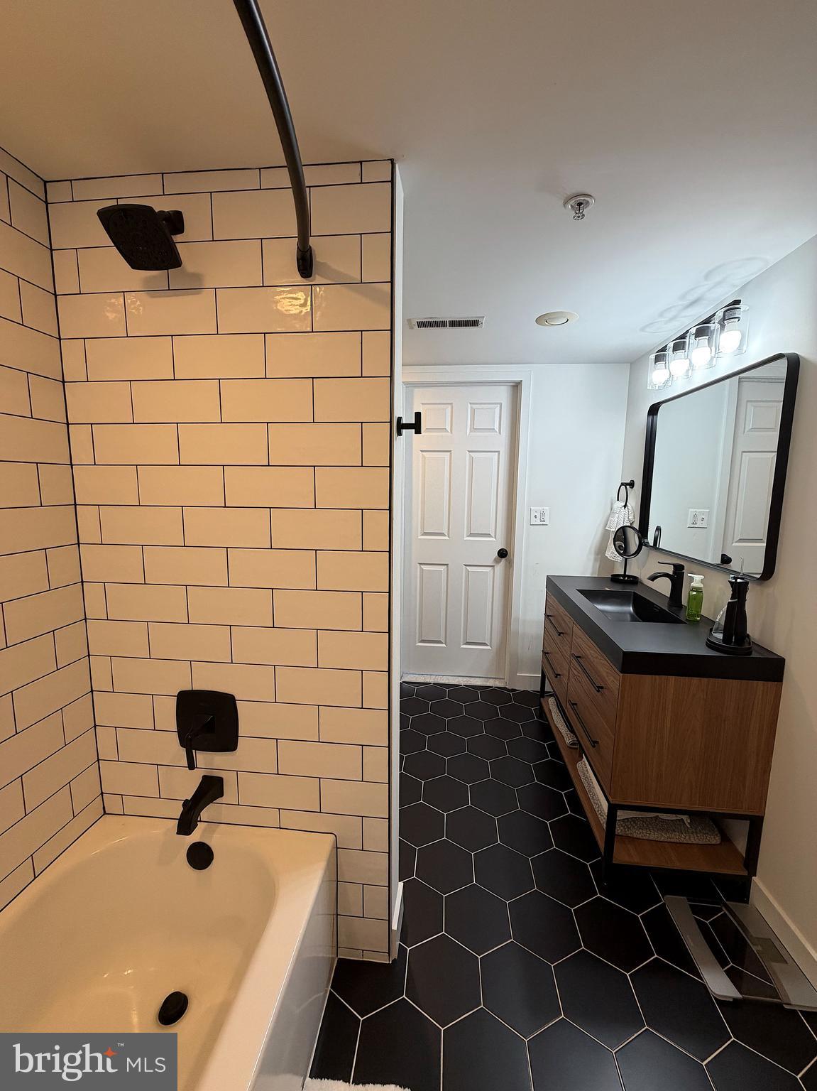 ROXBOROUGH - Residential