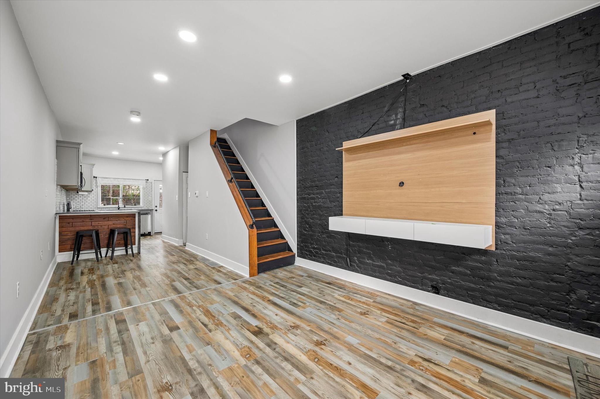 1812 E ALBERT STREET