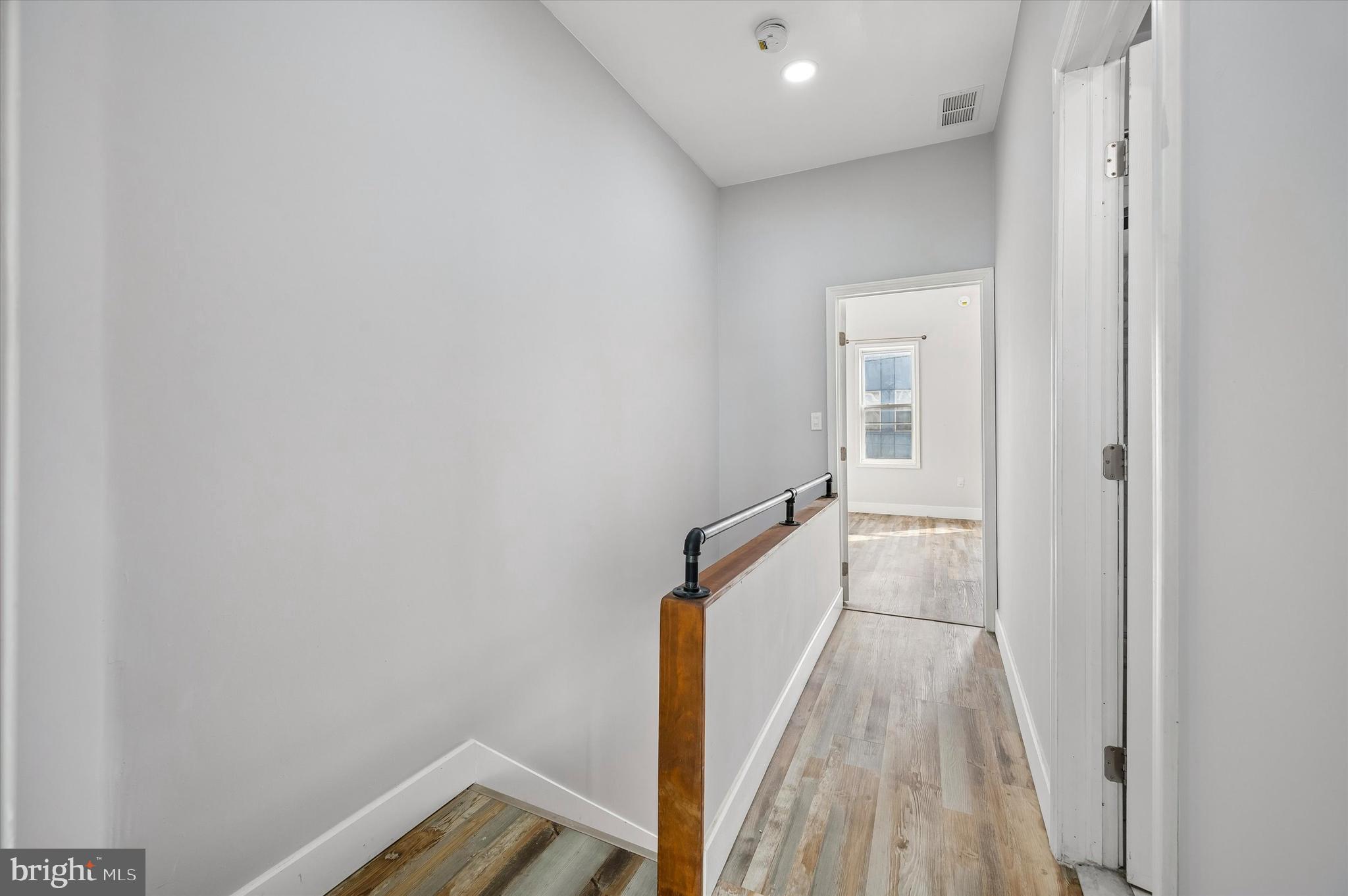 EAST KENSINGTON - Residential
