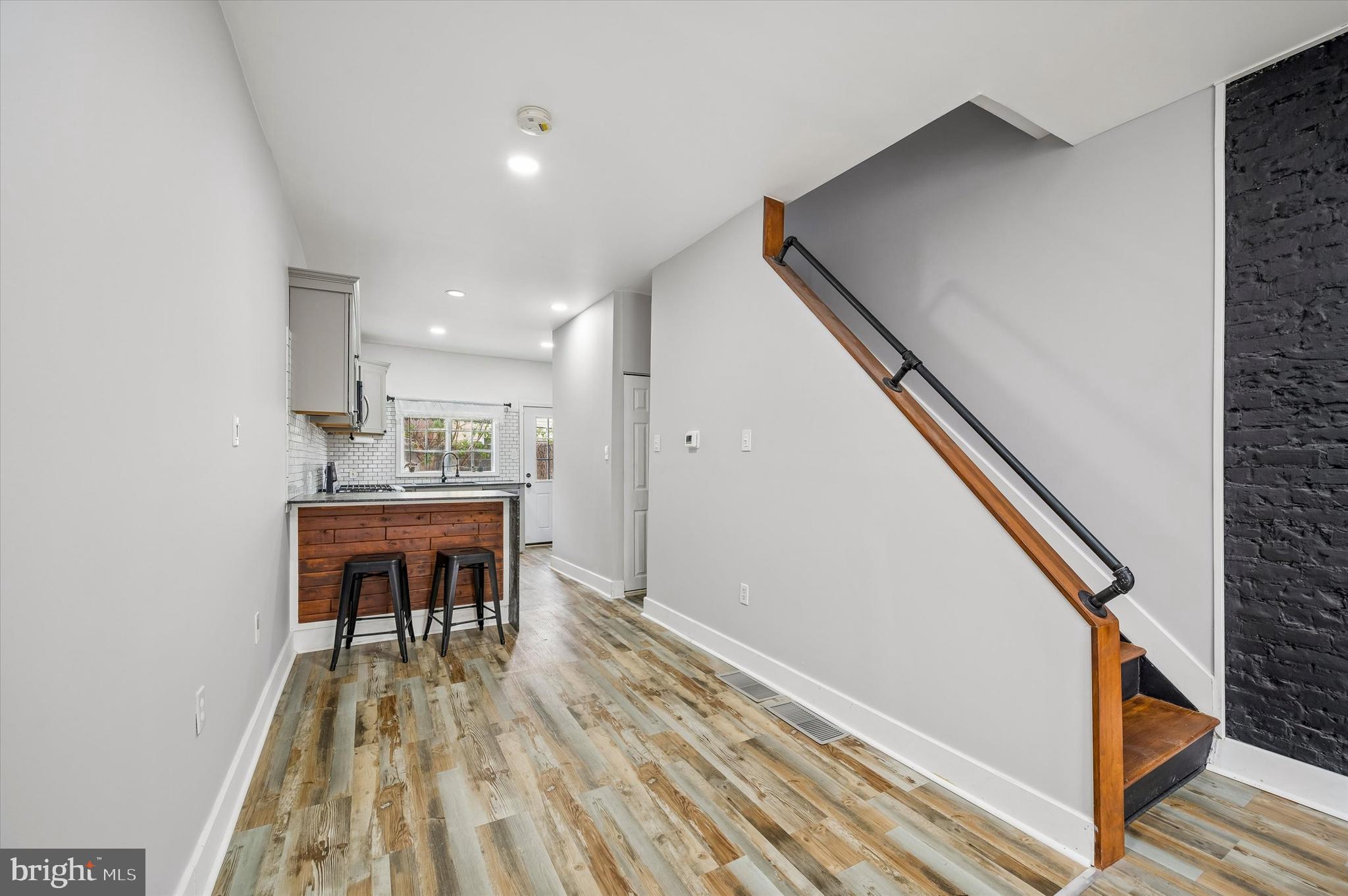 1812 E ALBERT STREET