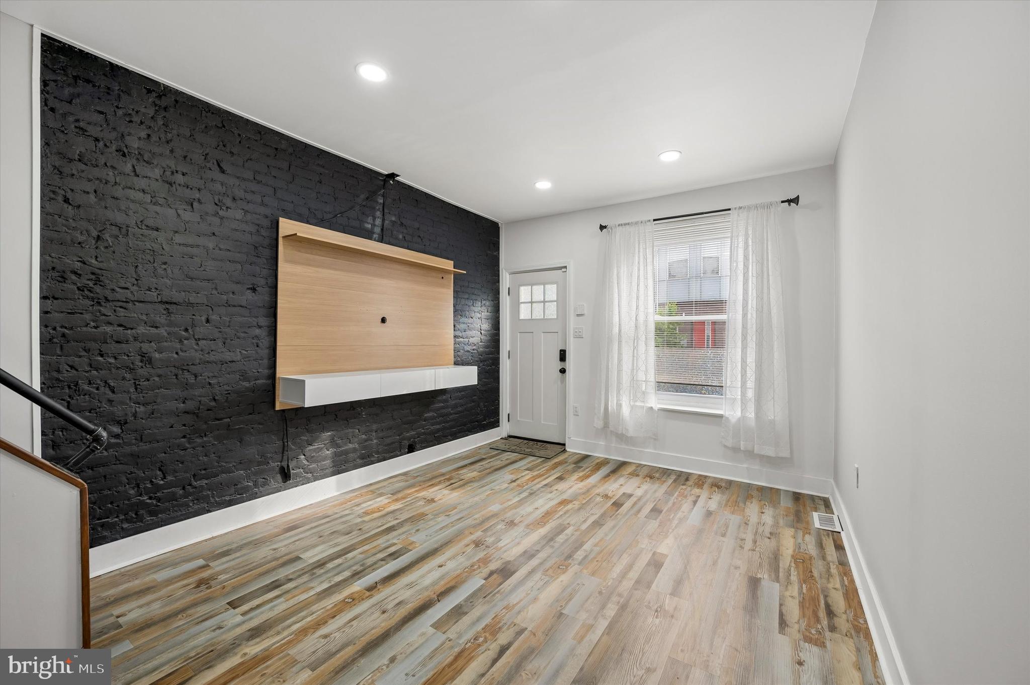 1812 E ALBERT STREET