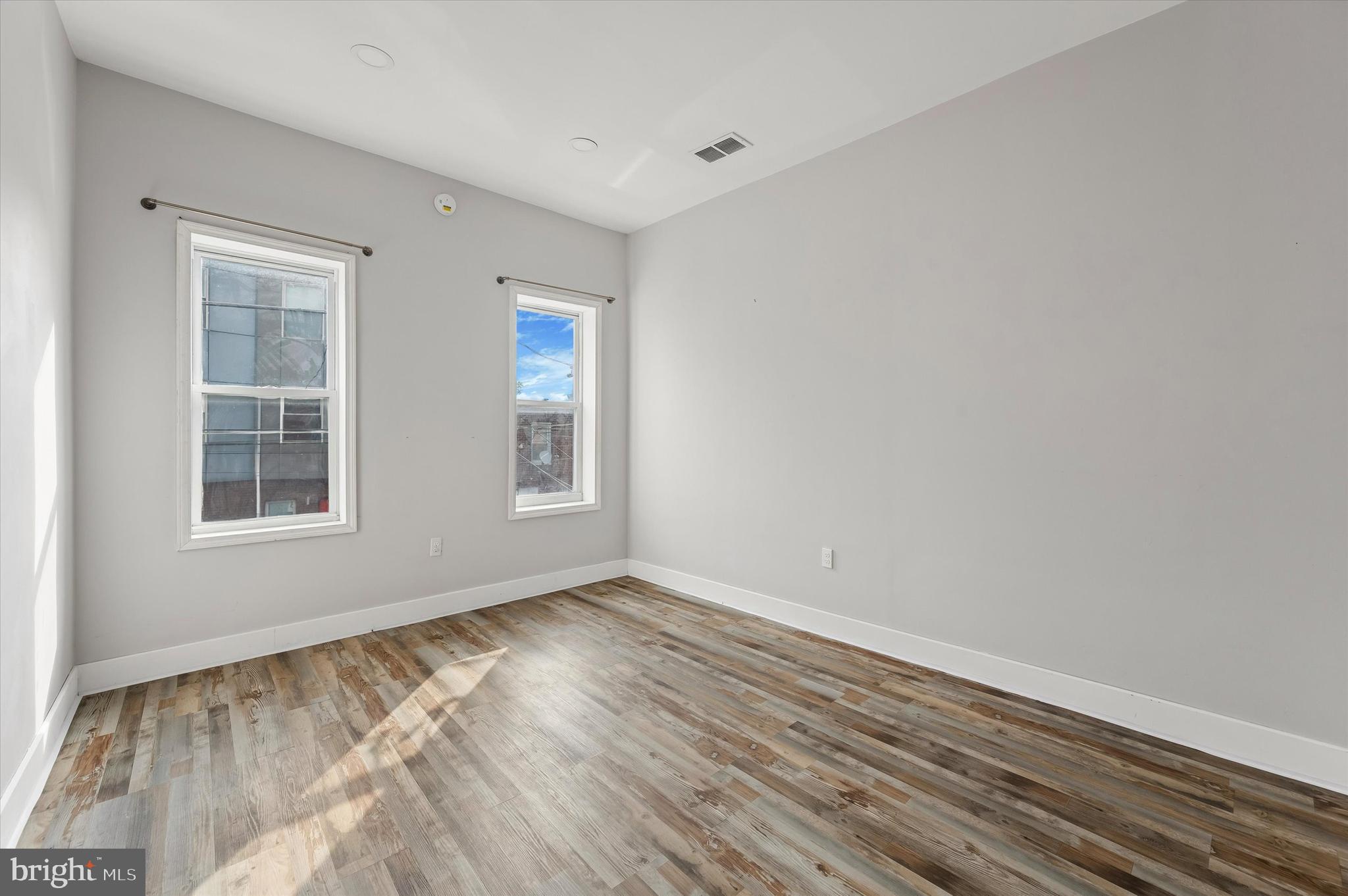 EAST KENSINGTON - Residential