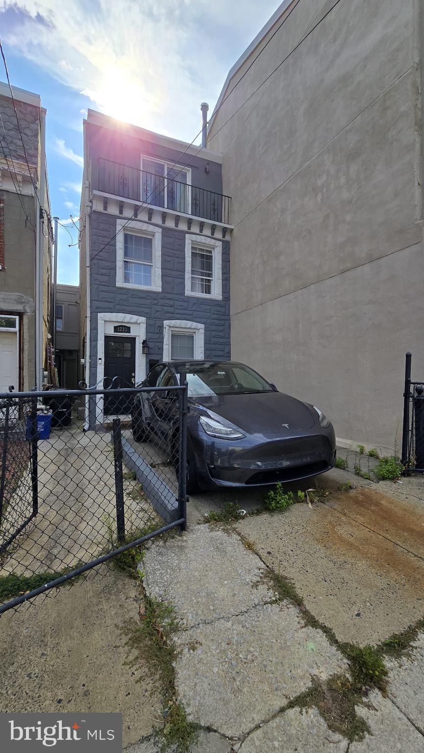 LUDLOW - Residential