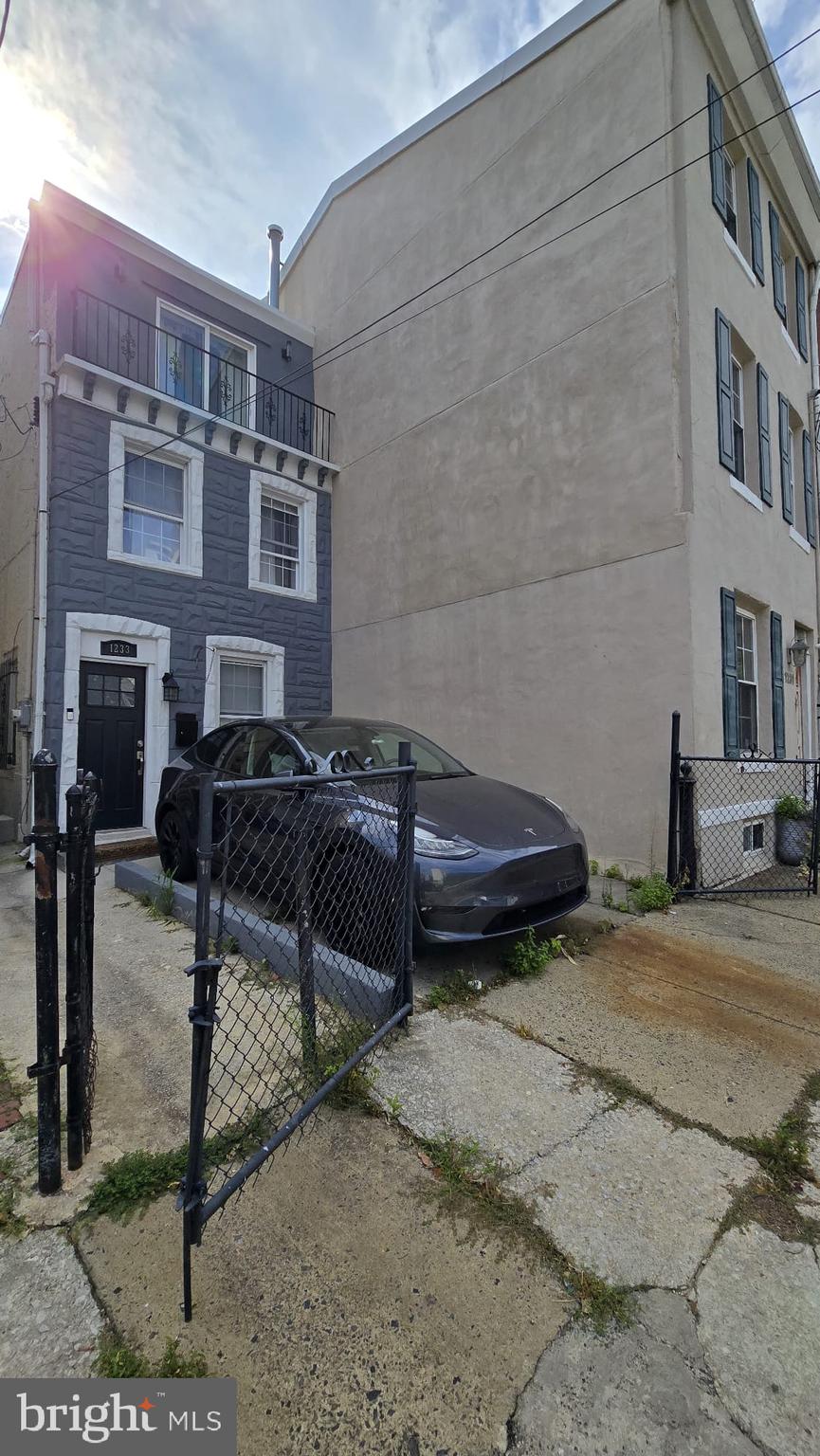 LUDLOW - Residential