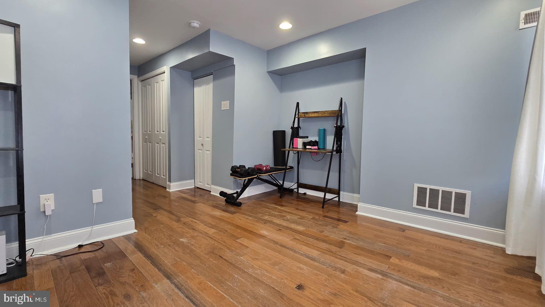 LUDLOW - Residential