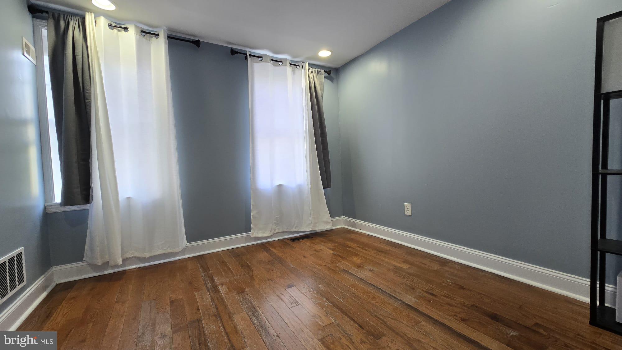 LUDLOW - Residential