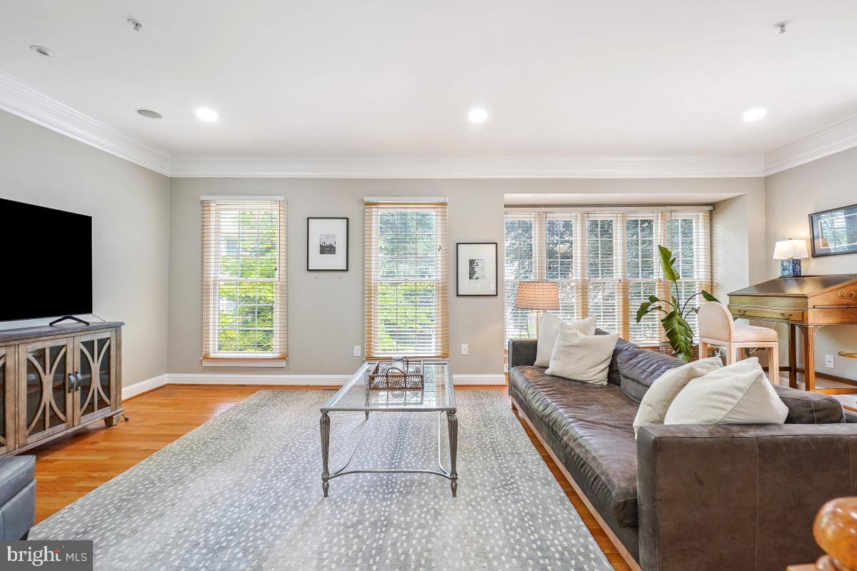 1057 GRAND OAK WAY