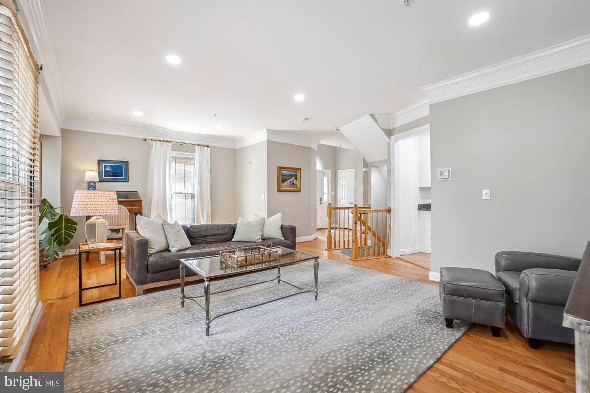 1057 GRAND OAK WAY