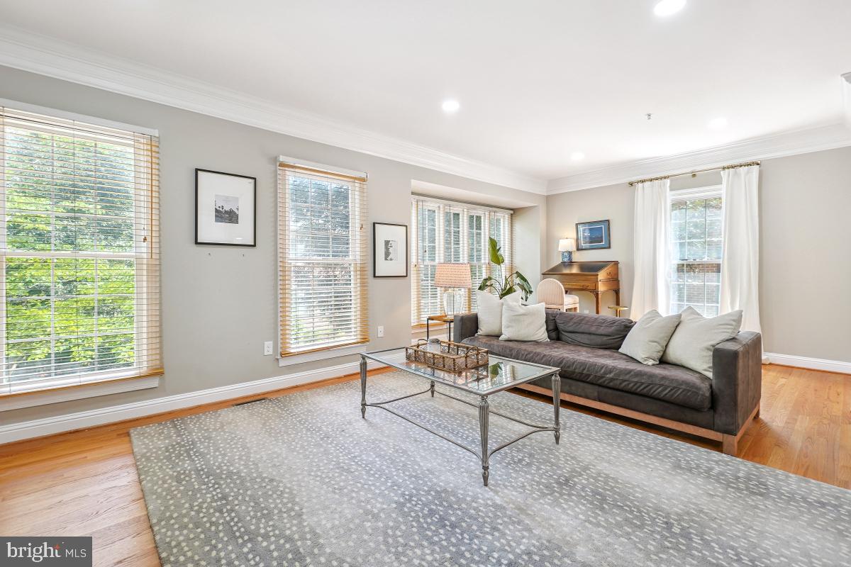 1057 GRAND OAK WAY