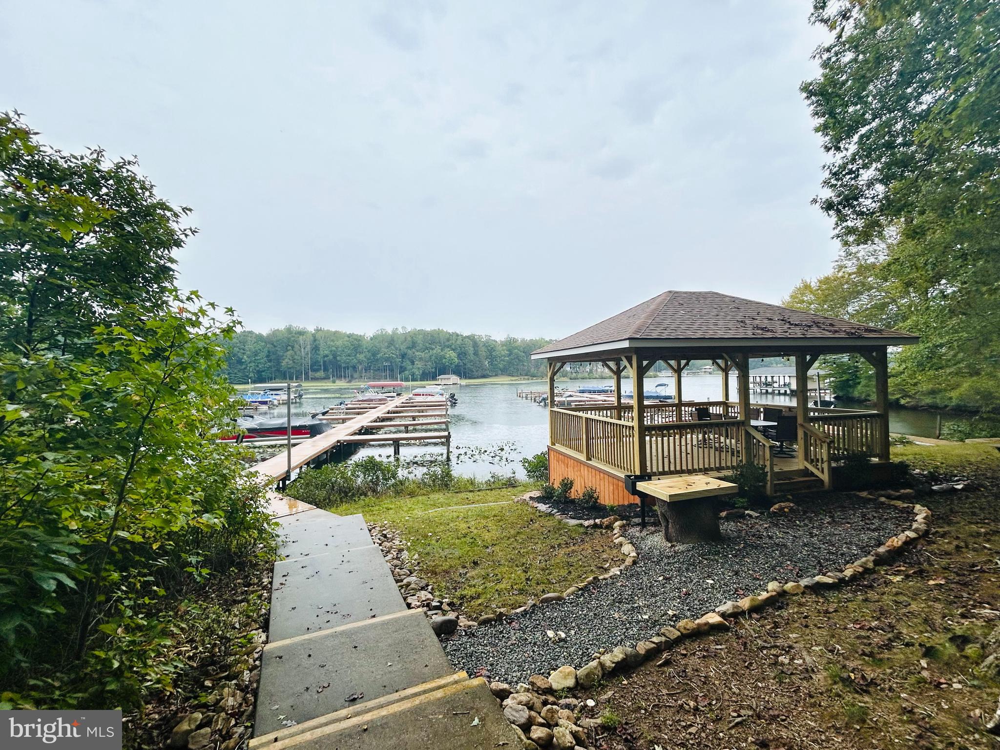 FRESHWATER ESTATES - Land