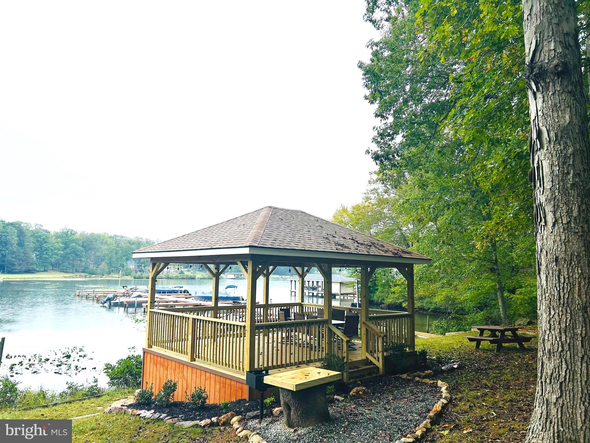 FRESHWATER ESTATES - Land