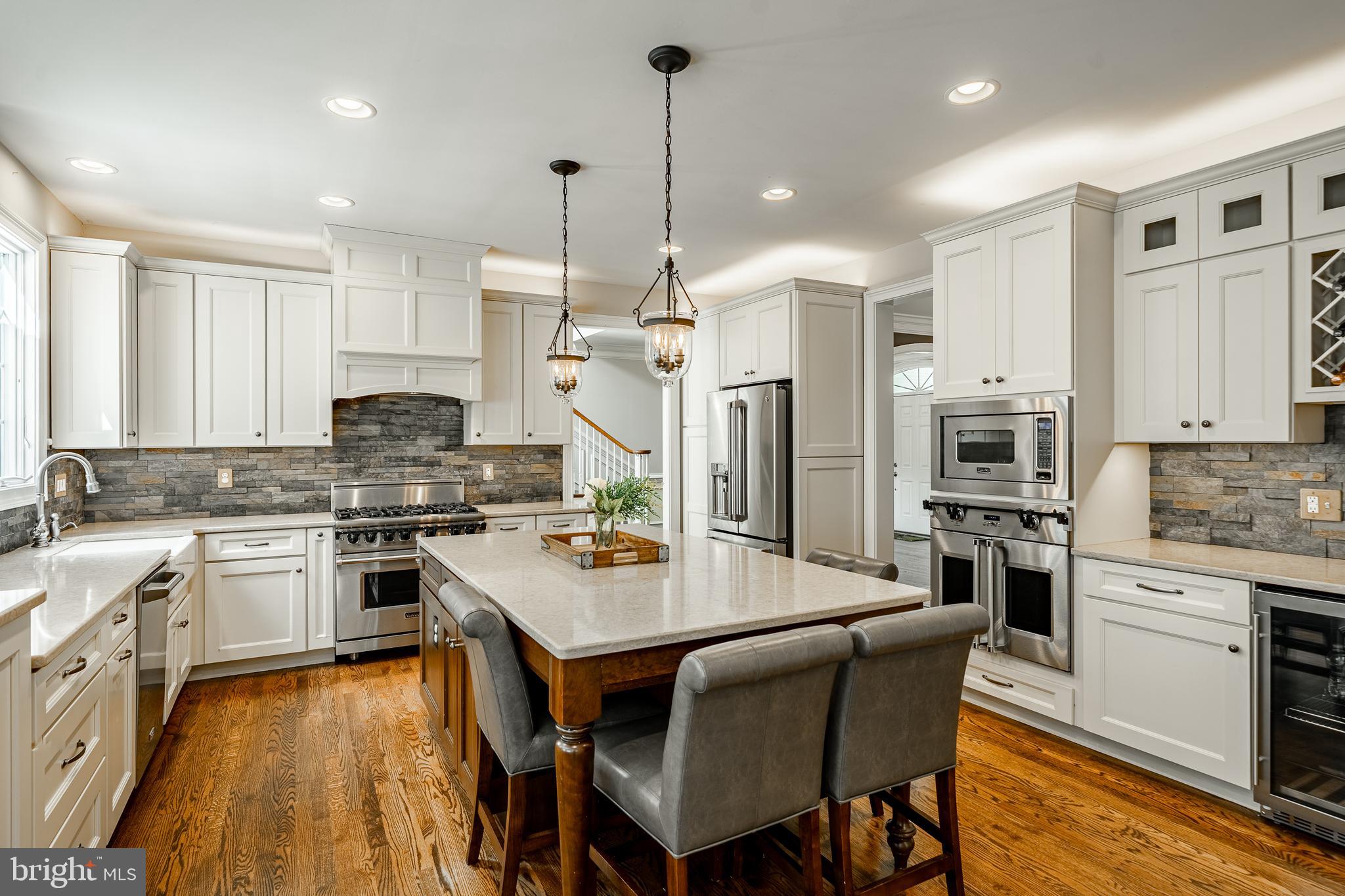 OAK HOLLOW - Residential