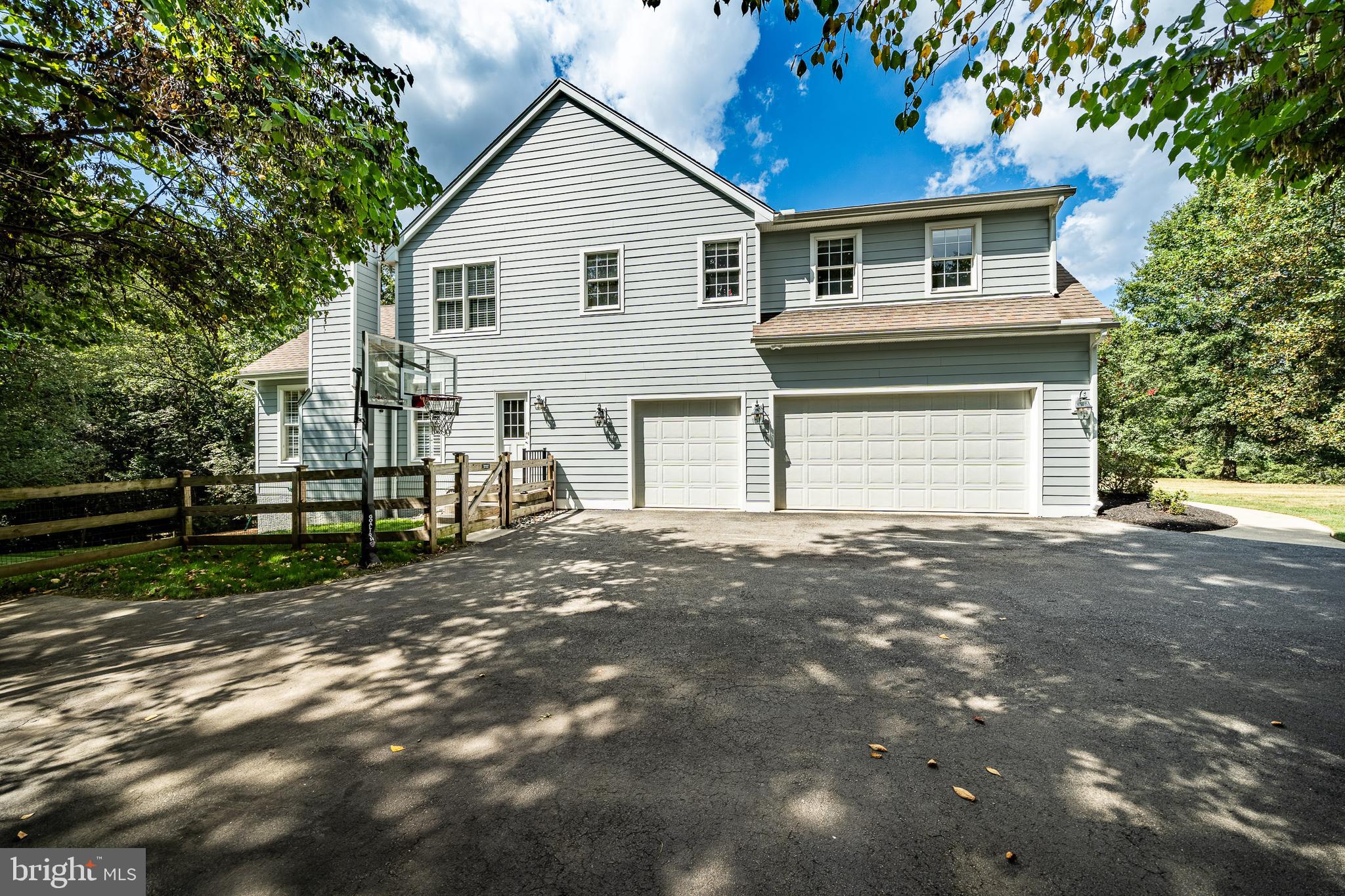 OAK HOLLOW - Residential