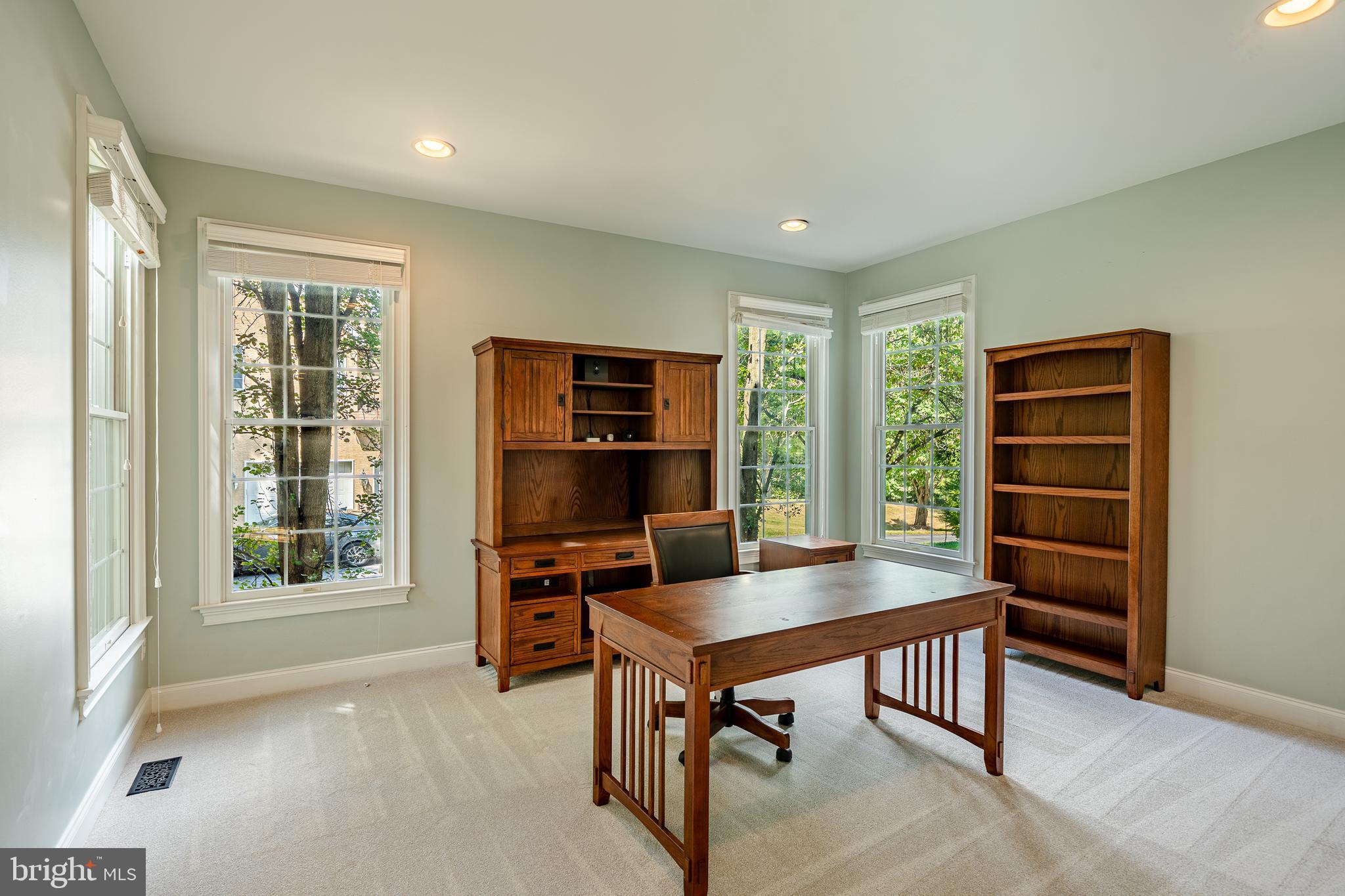 OAK HOLLOW - Residential