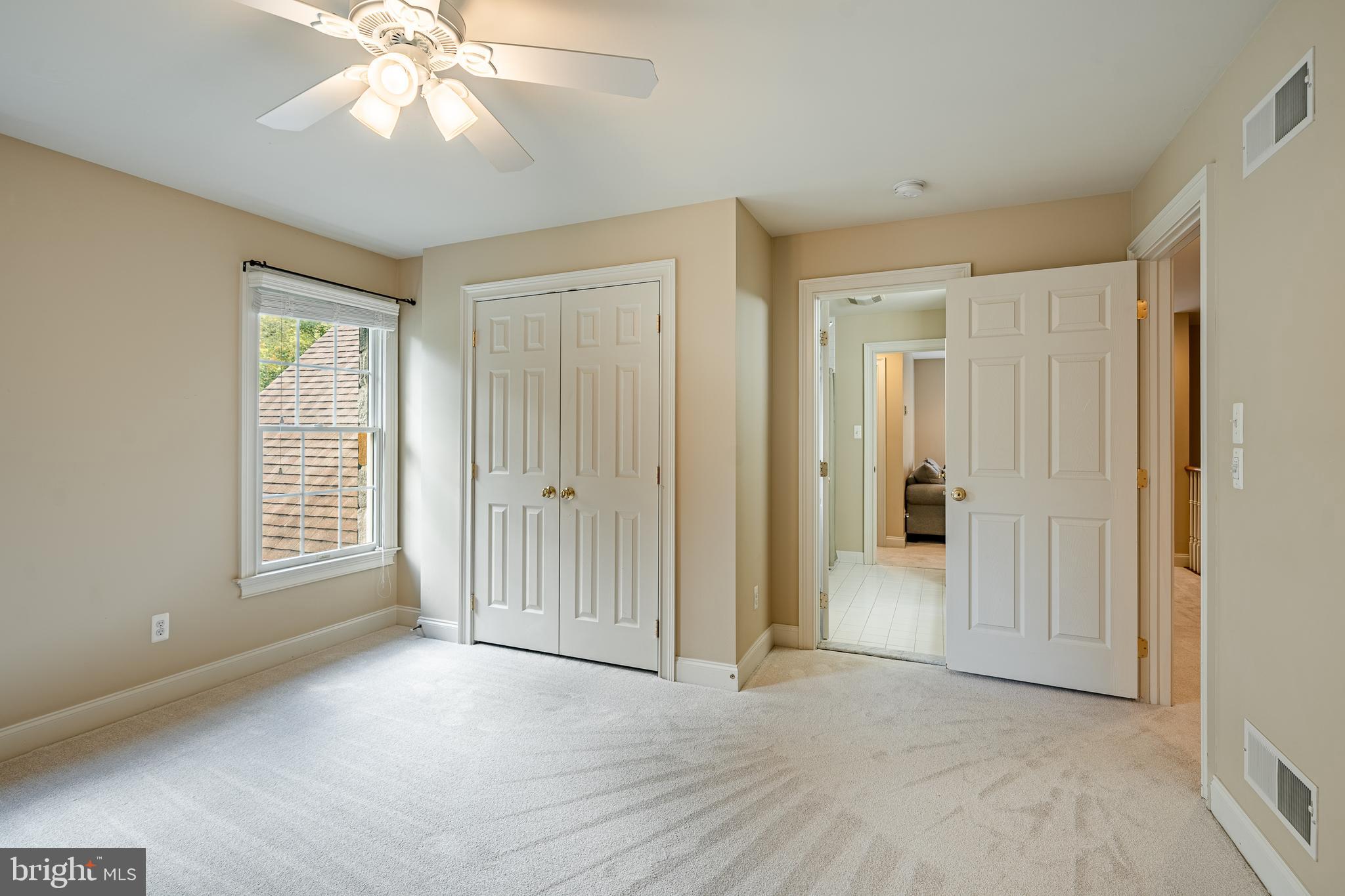 OAK HOLLOW - Residential