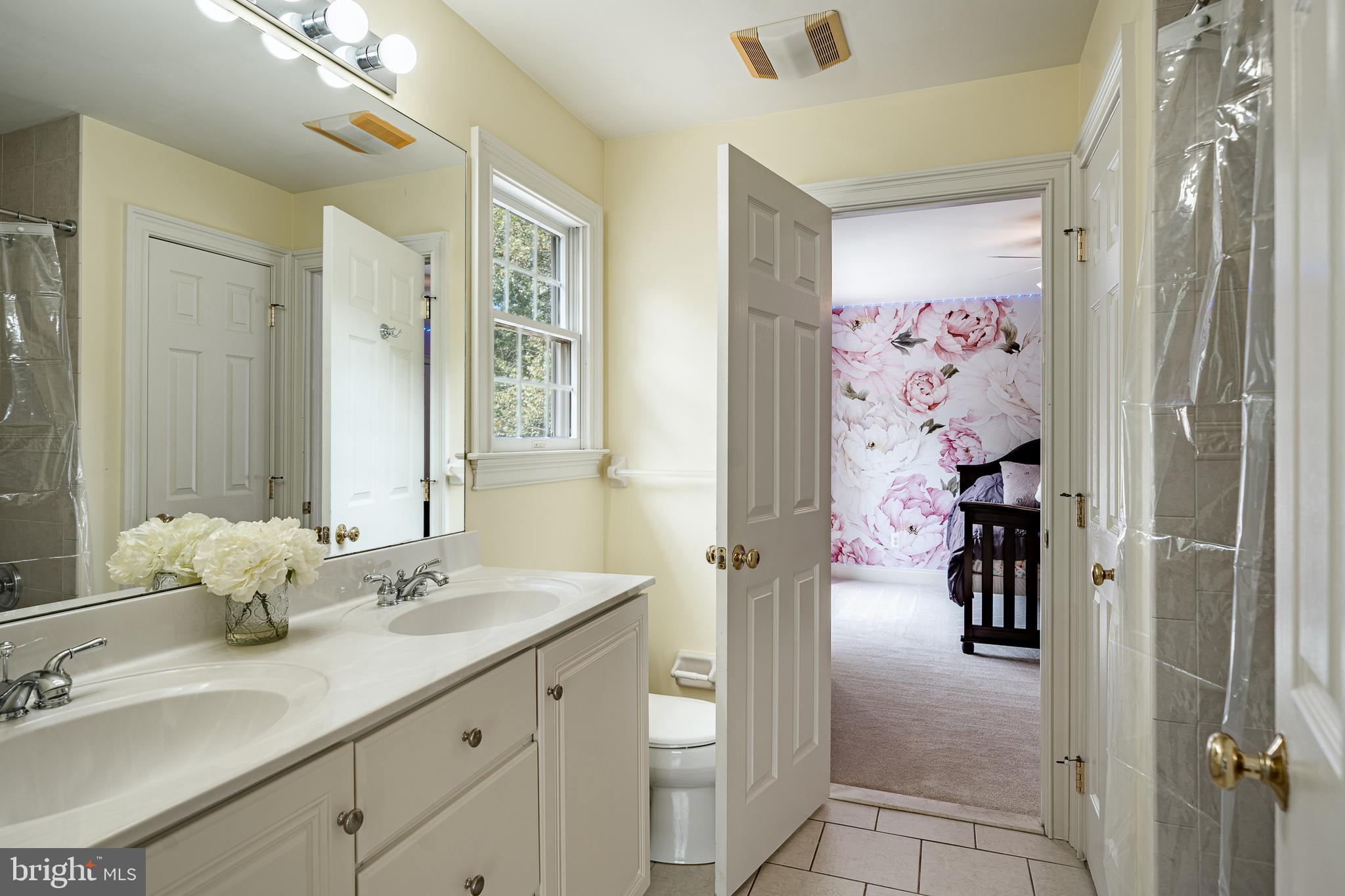 OAK HOLLOW - Residential