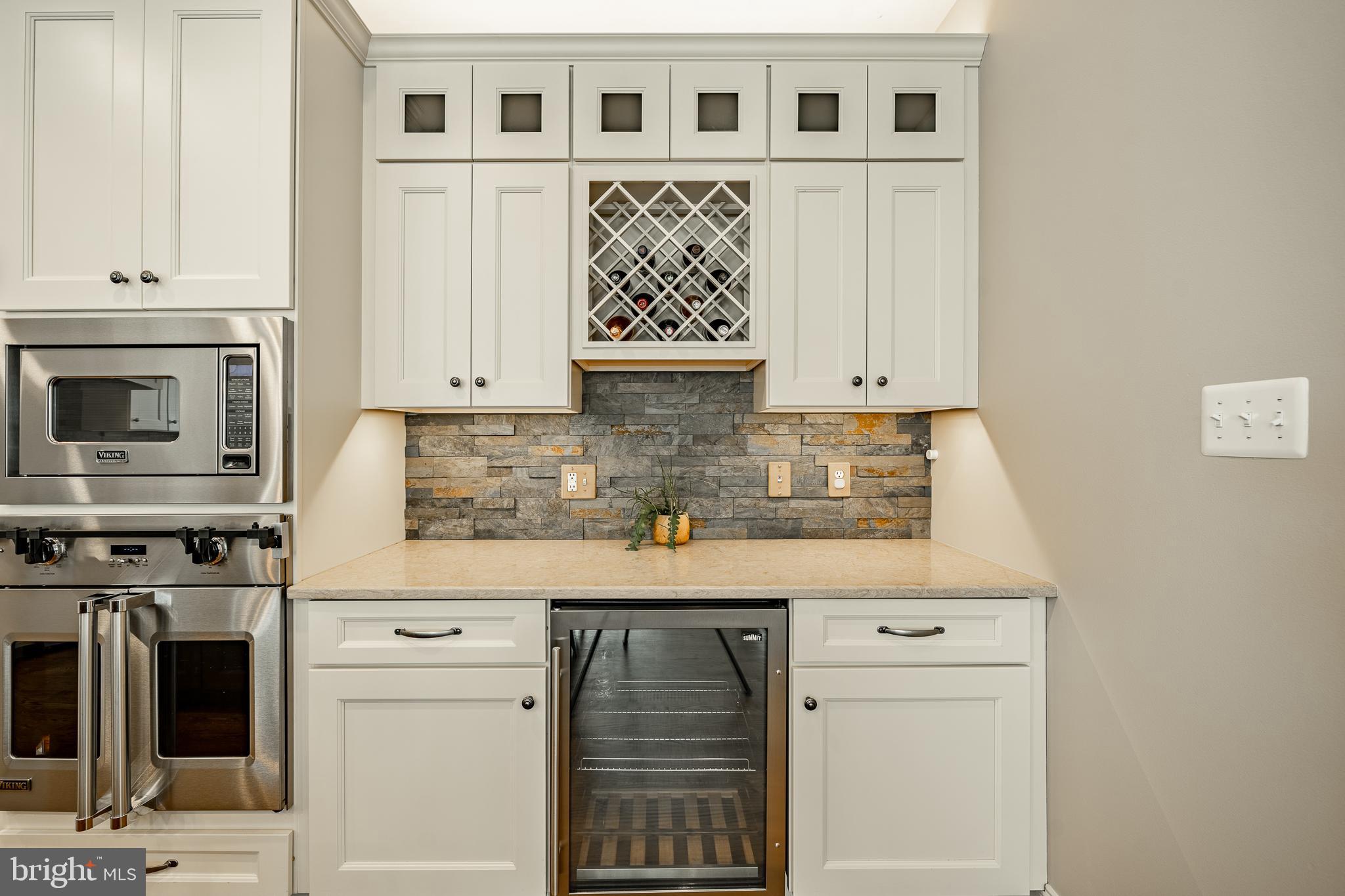 OAK HOLLOW - Residential