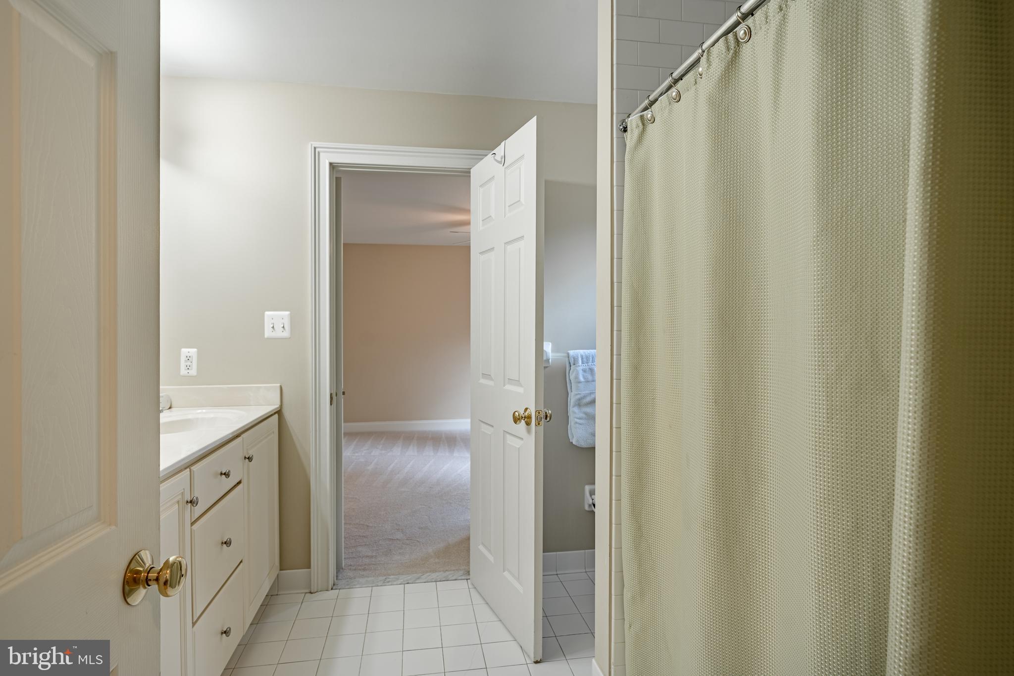 OAK HOLLOW - Residential