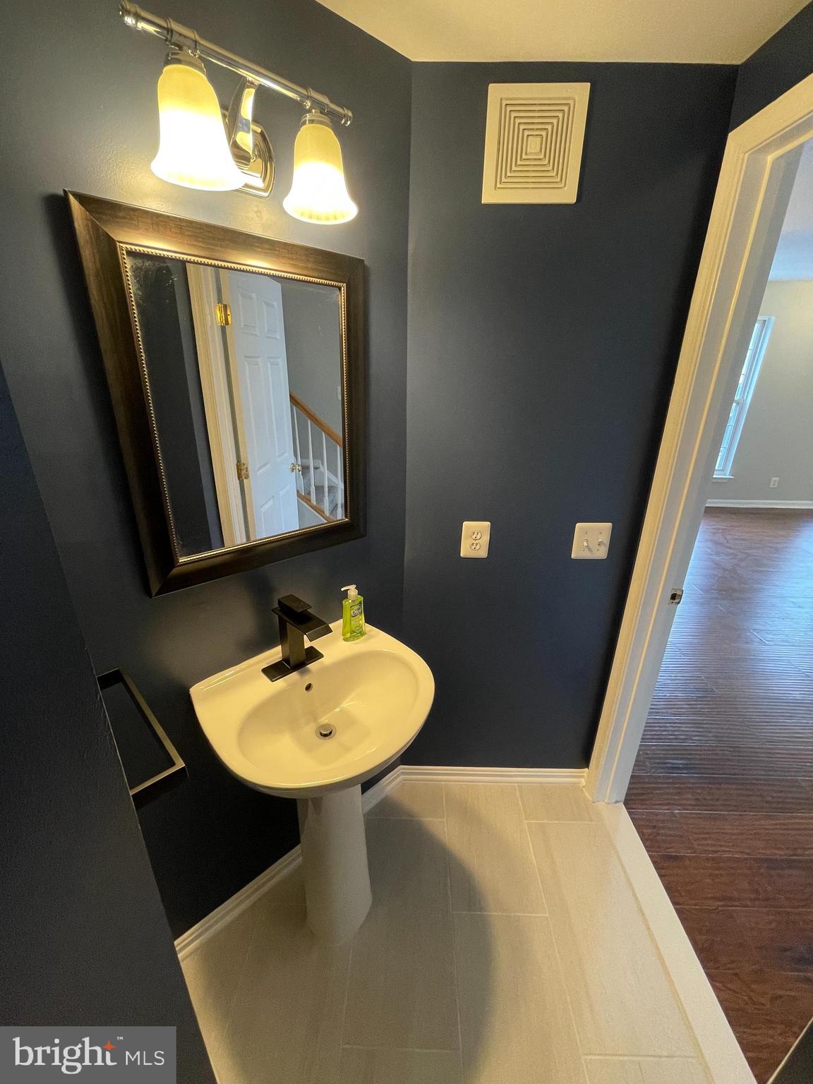 FAIR LAKES - Residential