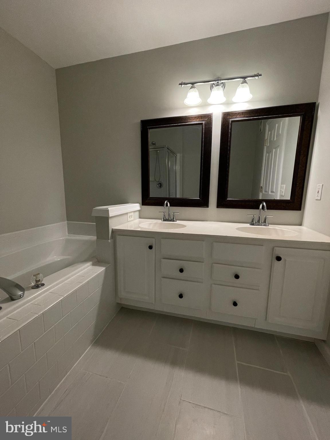 FAIR LAKES - Residential