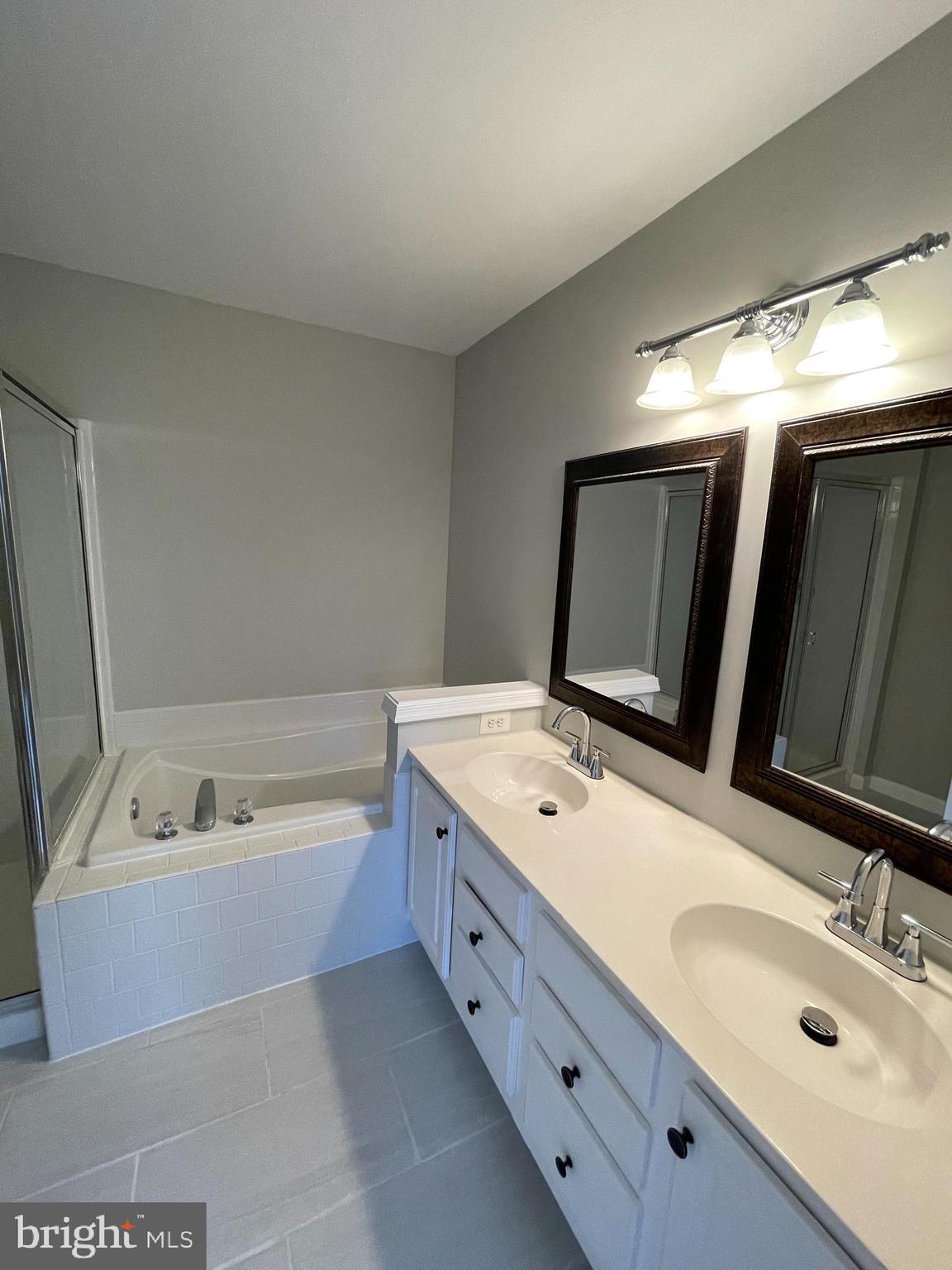 FAIR LAKES - Residential