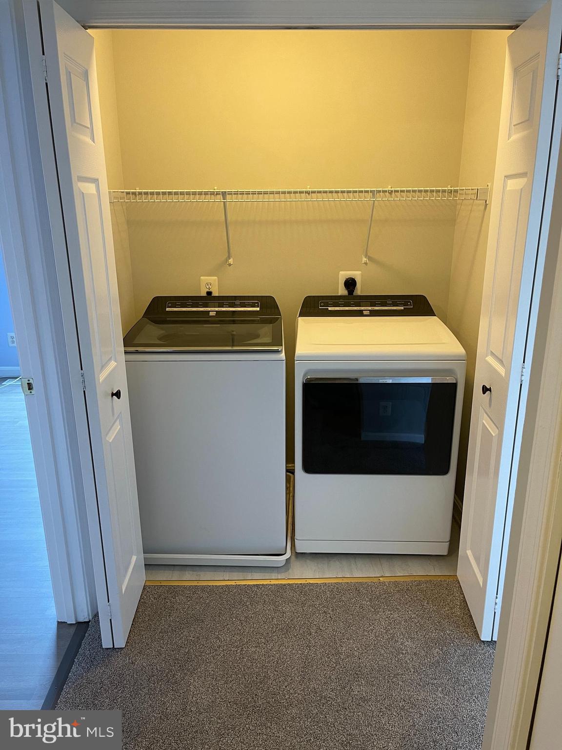 FAIR LAKES - Residential