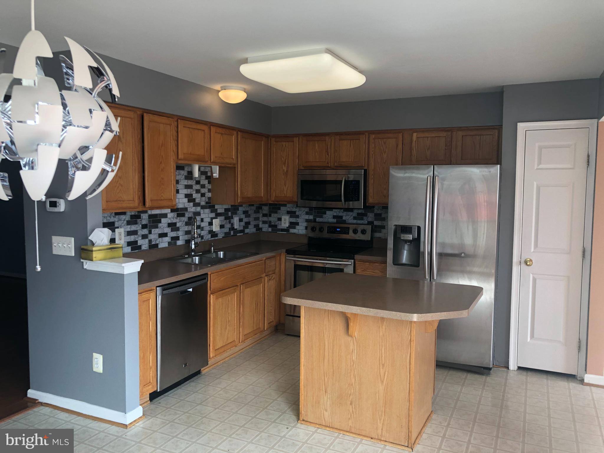 LAKELAND PLACE - Residential Lease