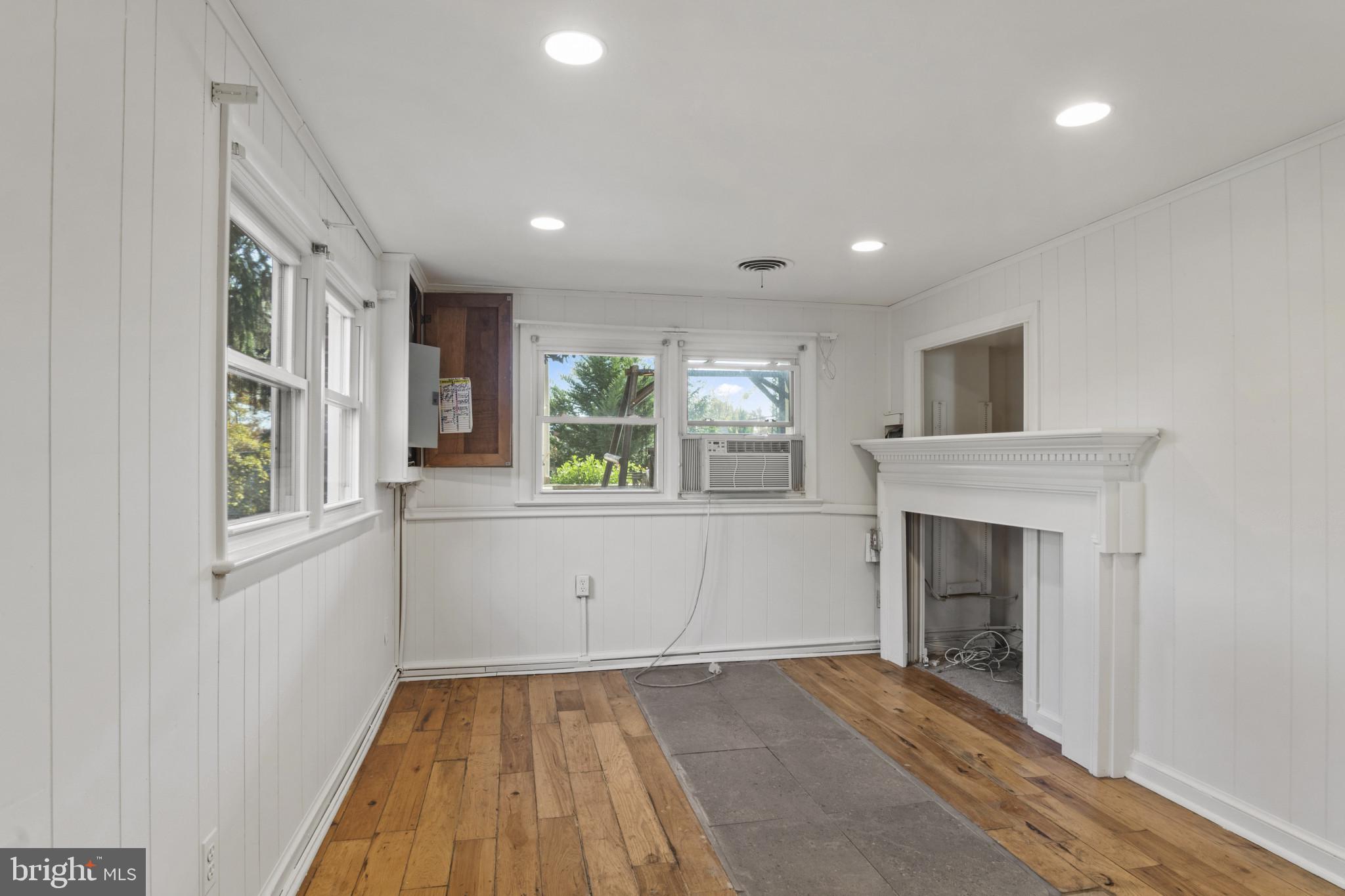 LINCOLNIA HILLS - Residential