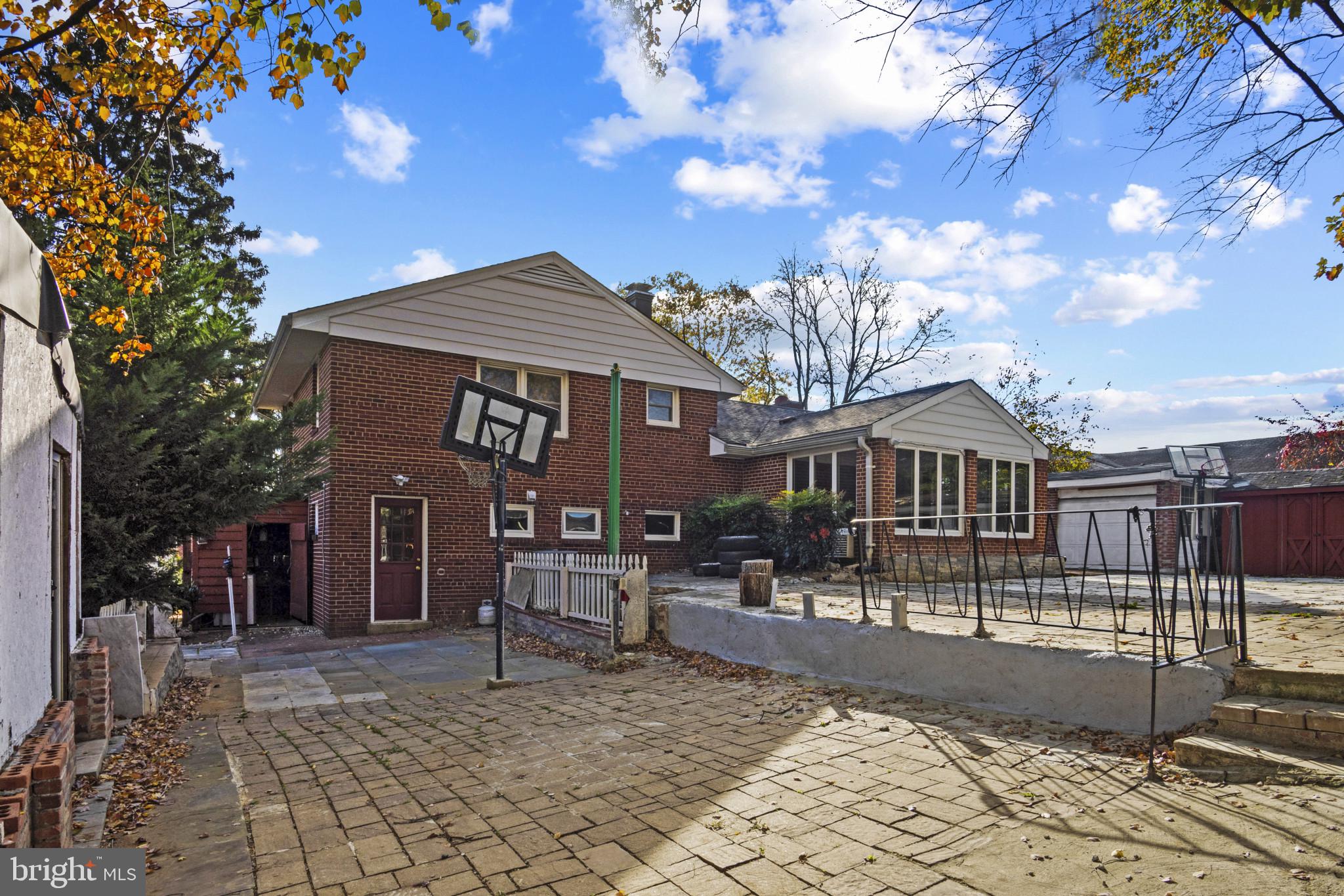 LINCOLNIA HILLS - Residential