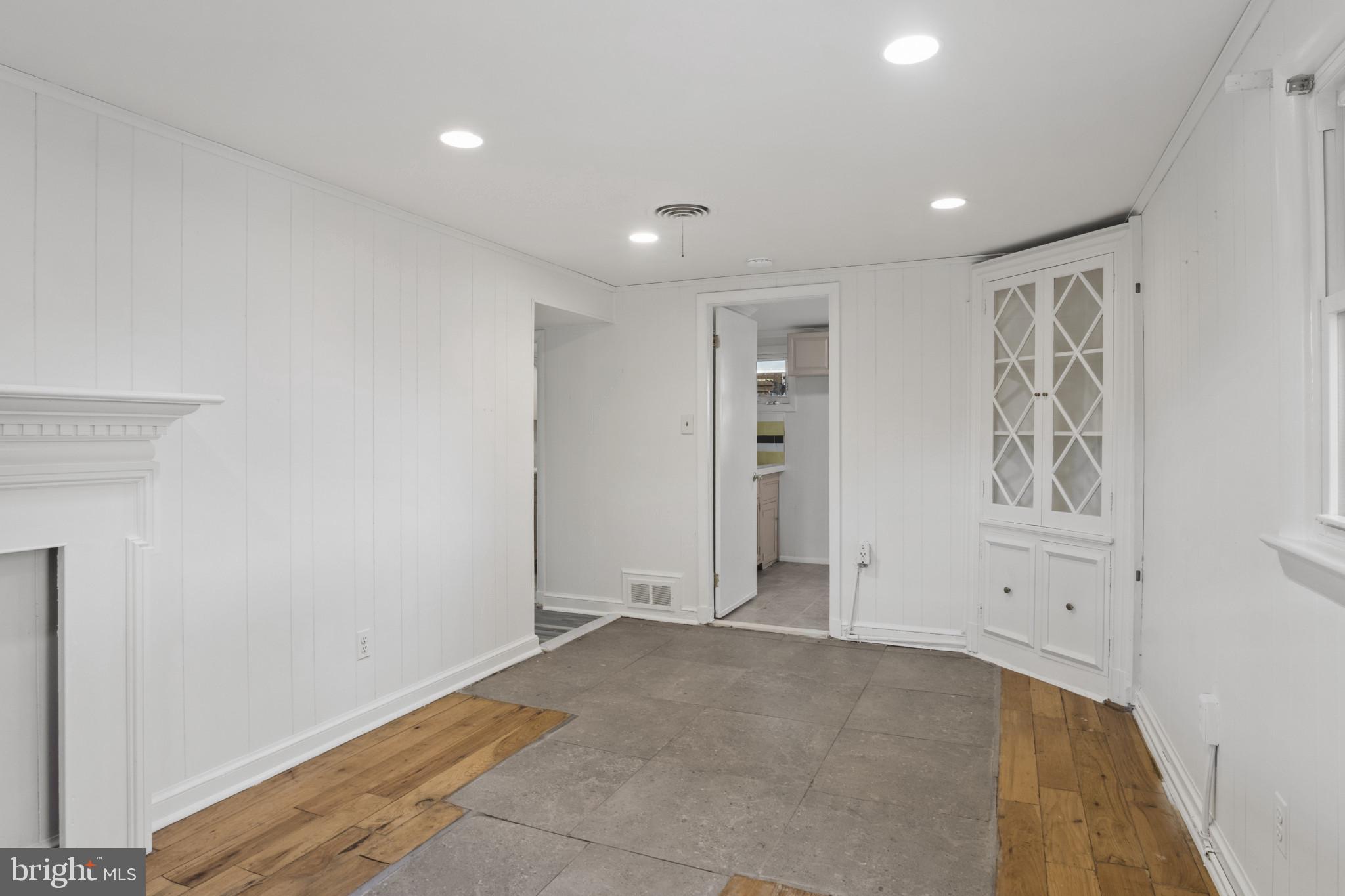 LINCOLNIA HILLS - Residential