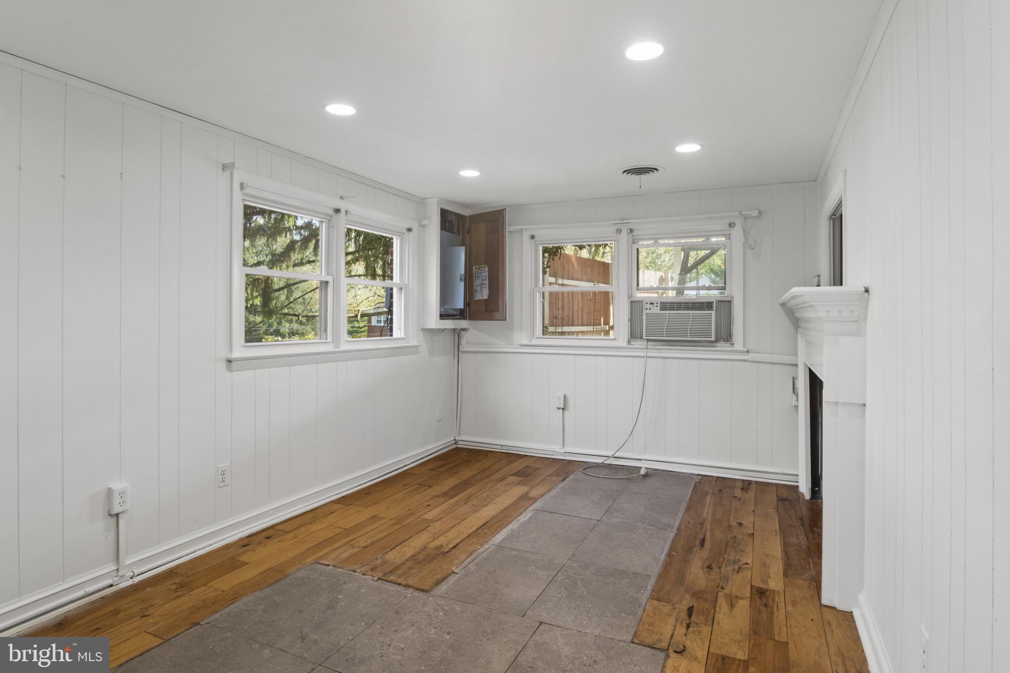 LINCOLNIA HILLS - Residential