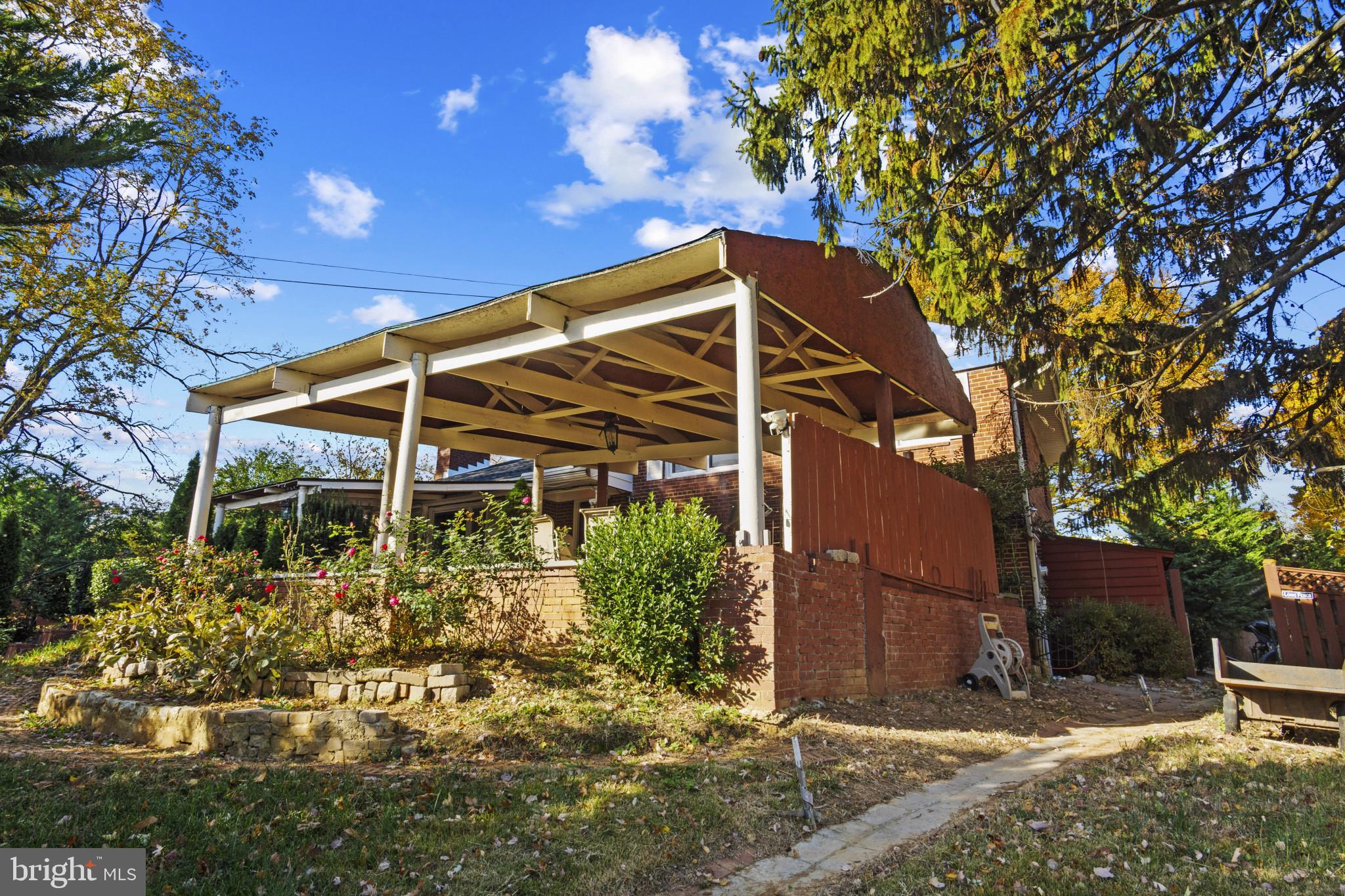 LINCOLNIA HILLS - Residential