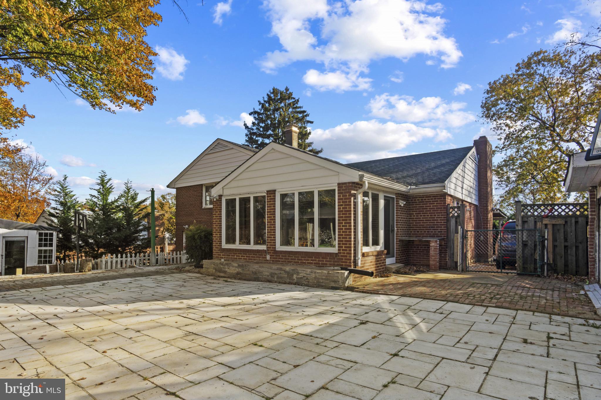 LINCOLNIA HILLS - Residential