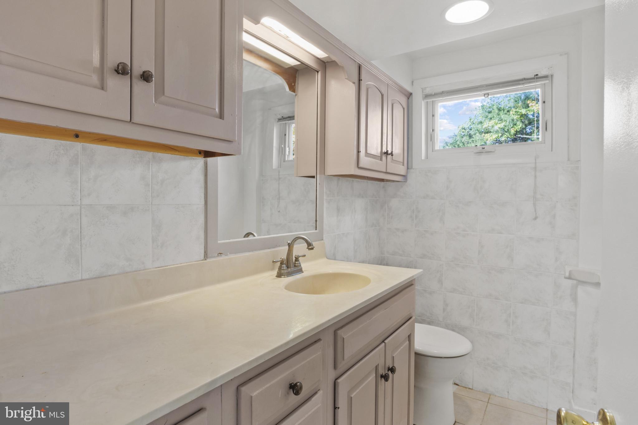 LINCOLNIA HILLS - Residential