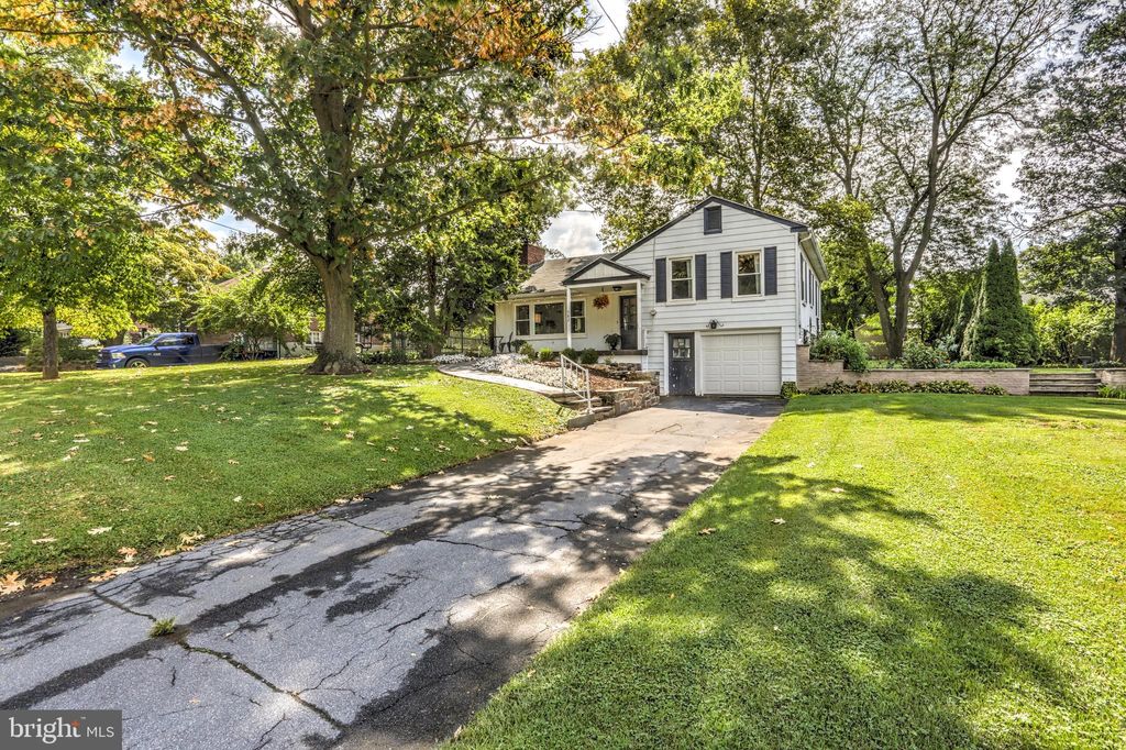 Photo of 582 E Jackson Street, New Holland, PA 17557 (MLS # PALA2046364)