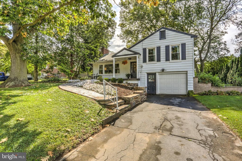 Photo of 582 E Jackson Street, New Holland, PA 17557 (MLS # PALA2046364)