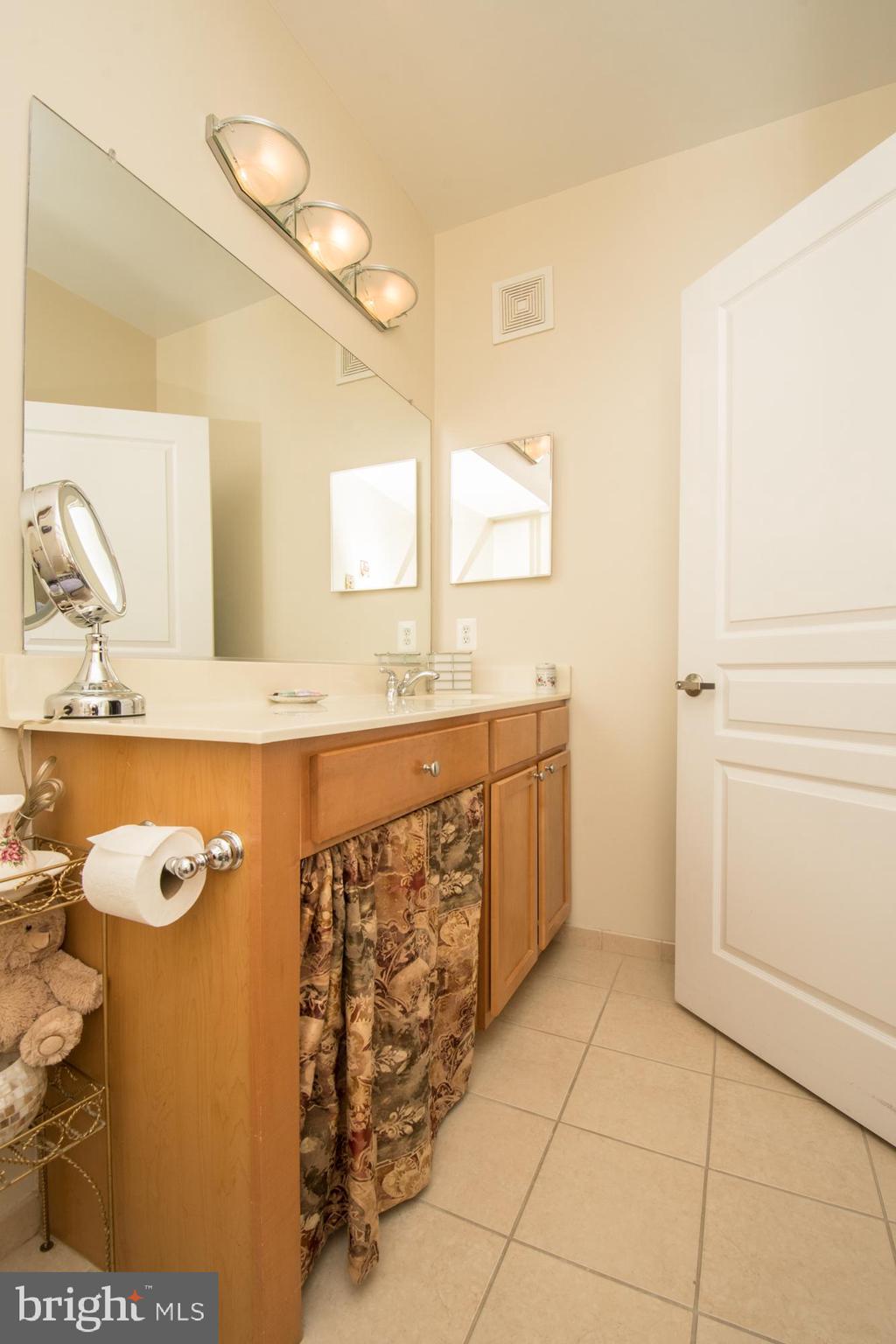 SAVOY AT RESTON TOWN CENTER - Residential