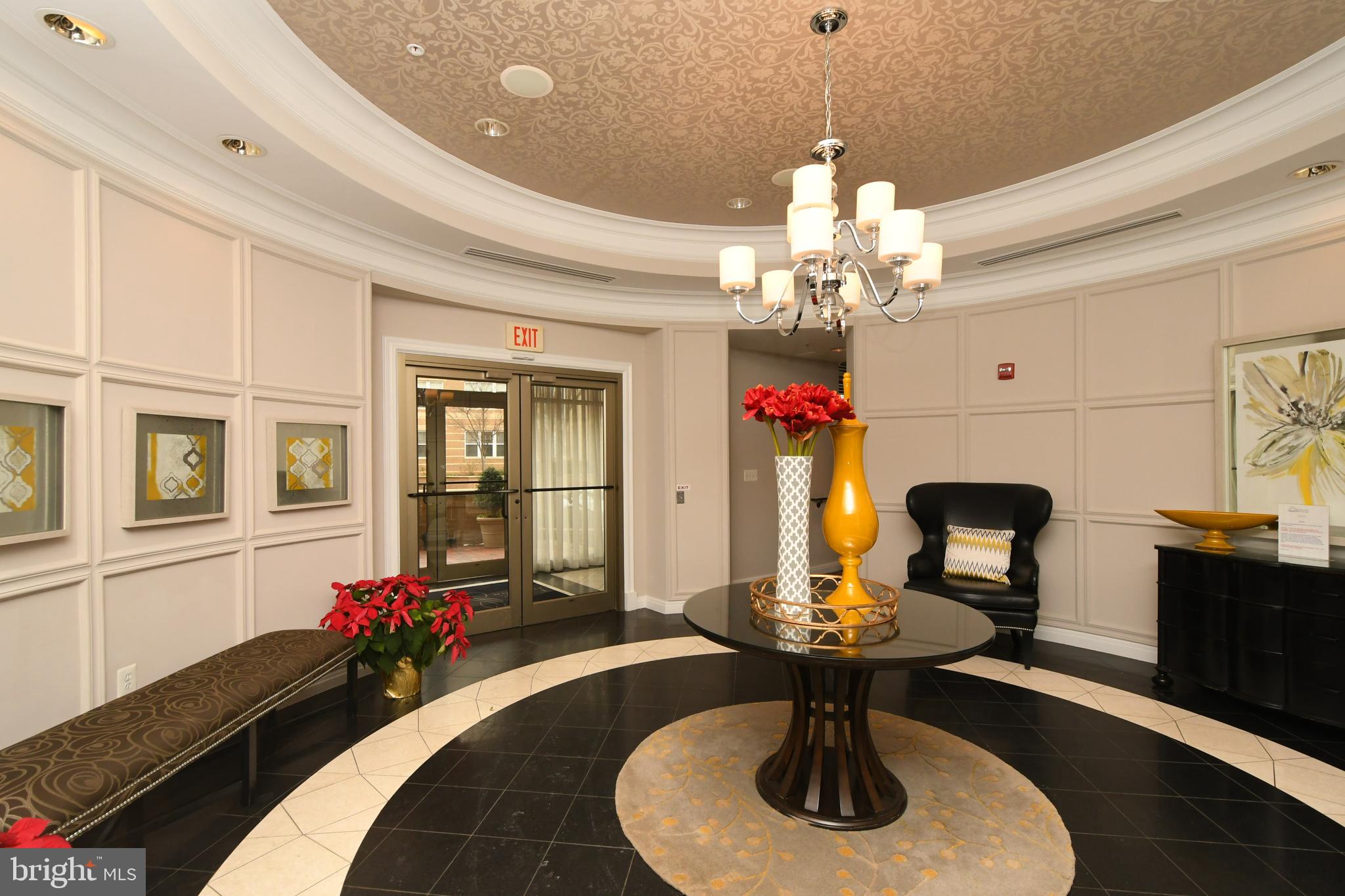 SAVOY AT RESTON TOWN CENTER - Residential