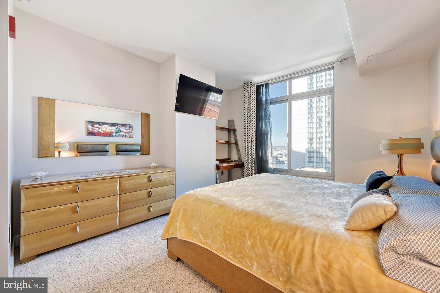 HARBOR EAST - Residential