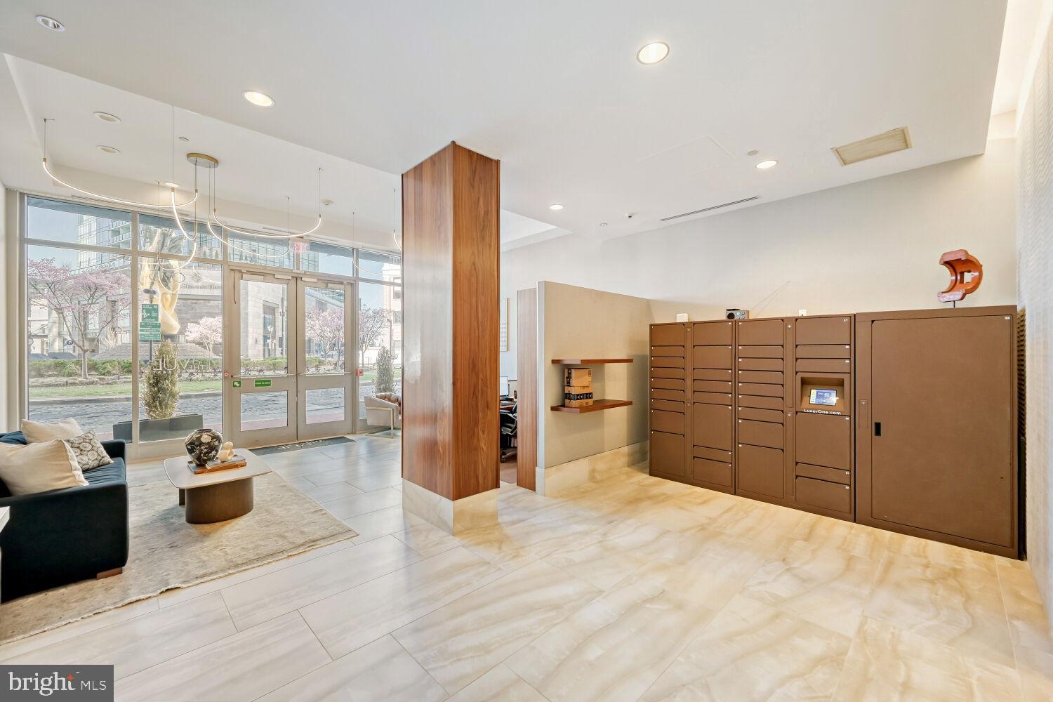 HARBOR EAST - Residential
